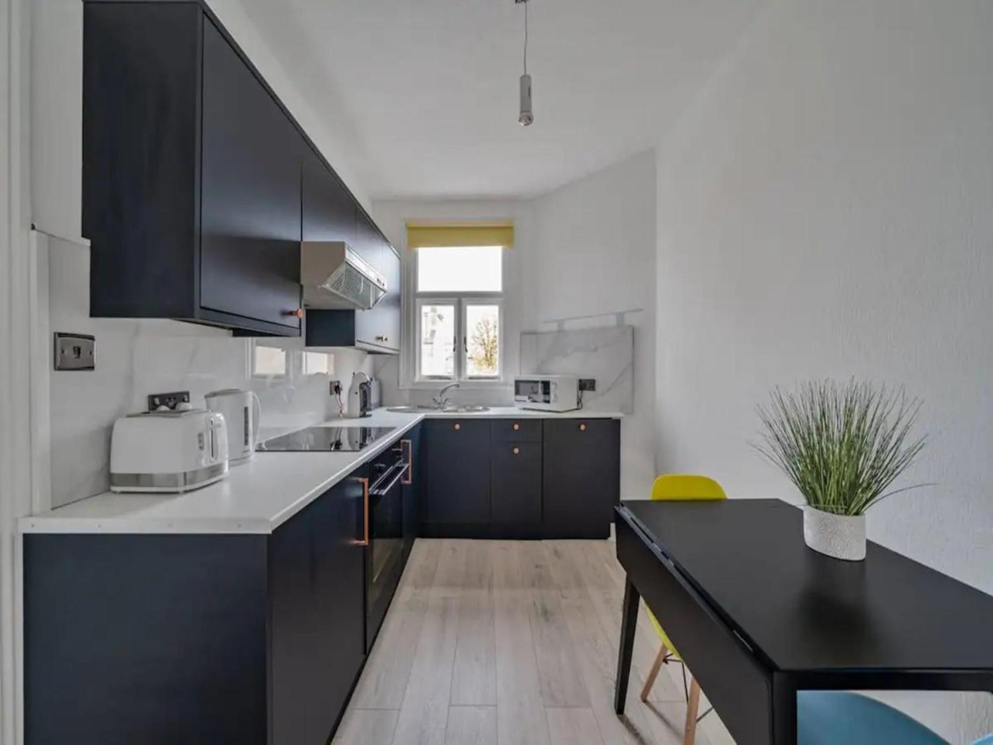 Cozy West London Stay, Explore & Relax in Style!