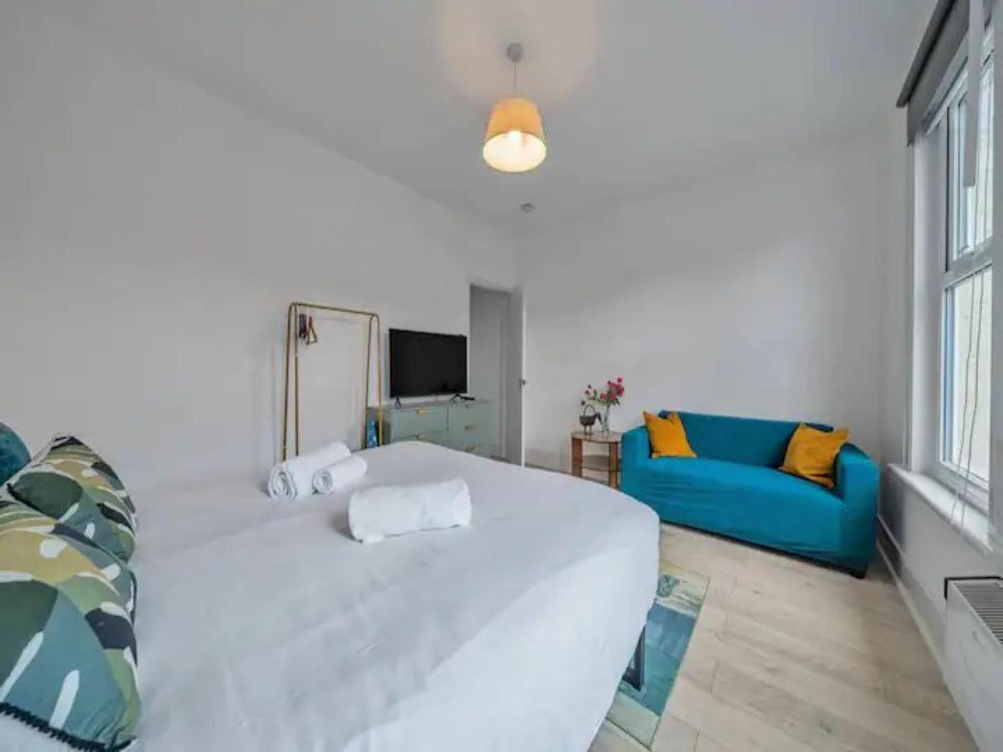 Cozy West London Stay, Explore & Relax in Style!