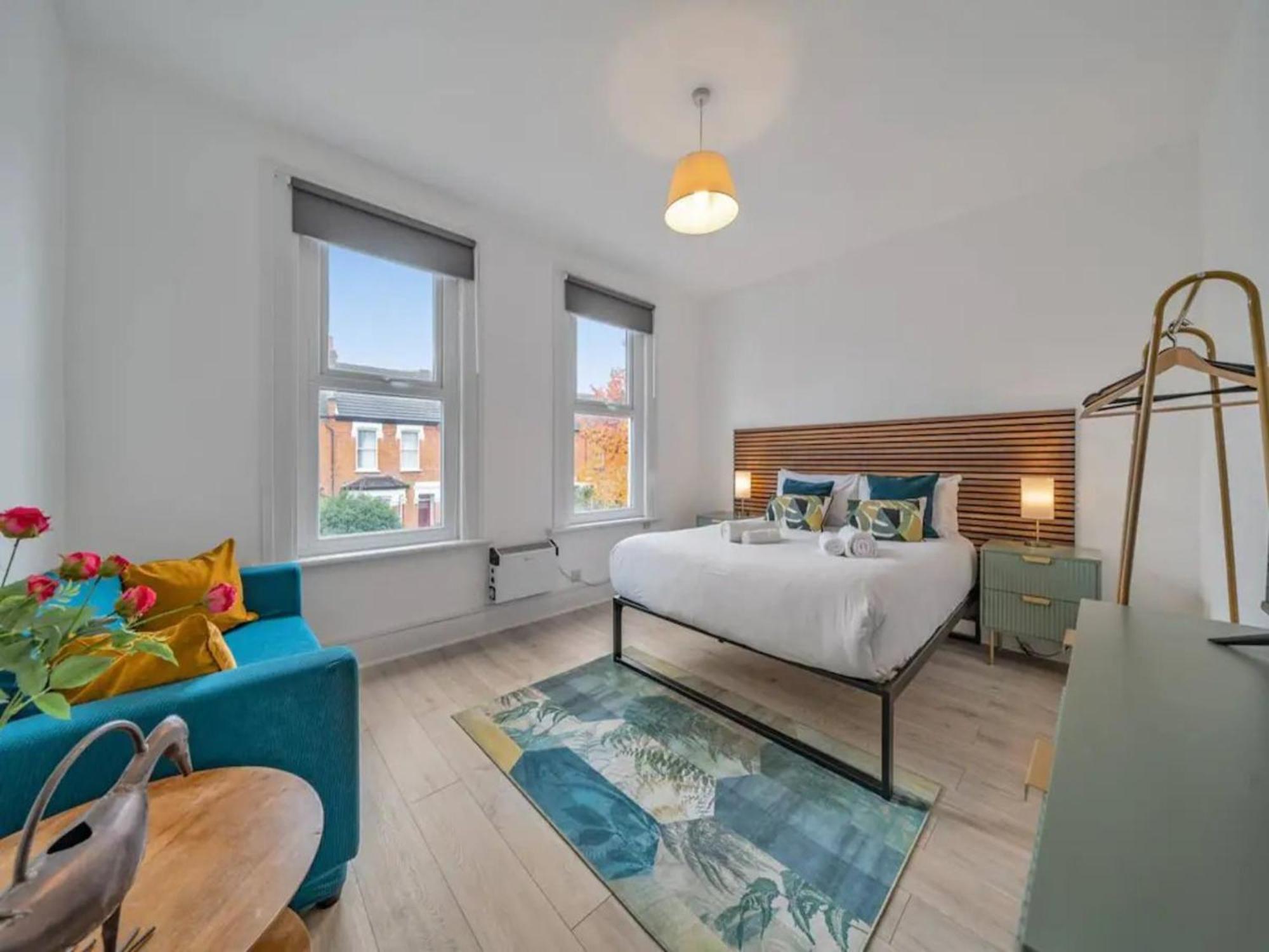 Cozy West London Stay, Explore & Relax in Style!