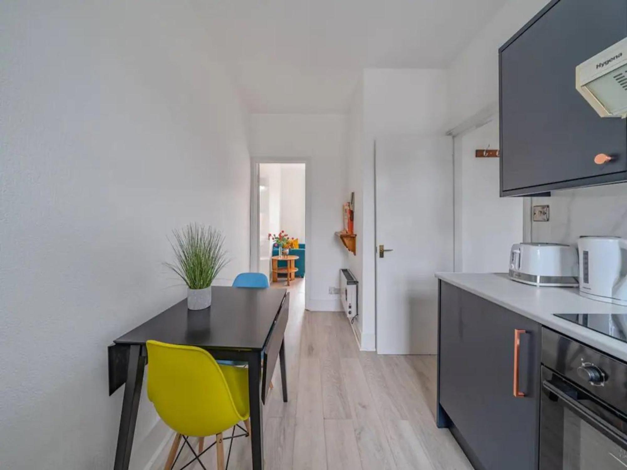 Cozy West London Stay, Explore & Relax in Style!