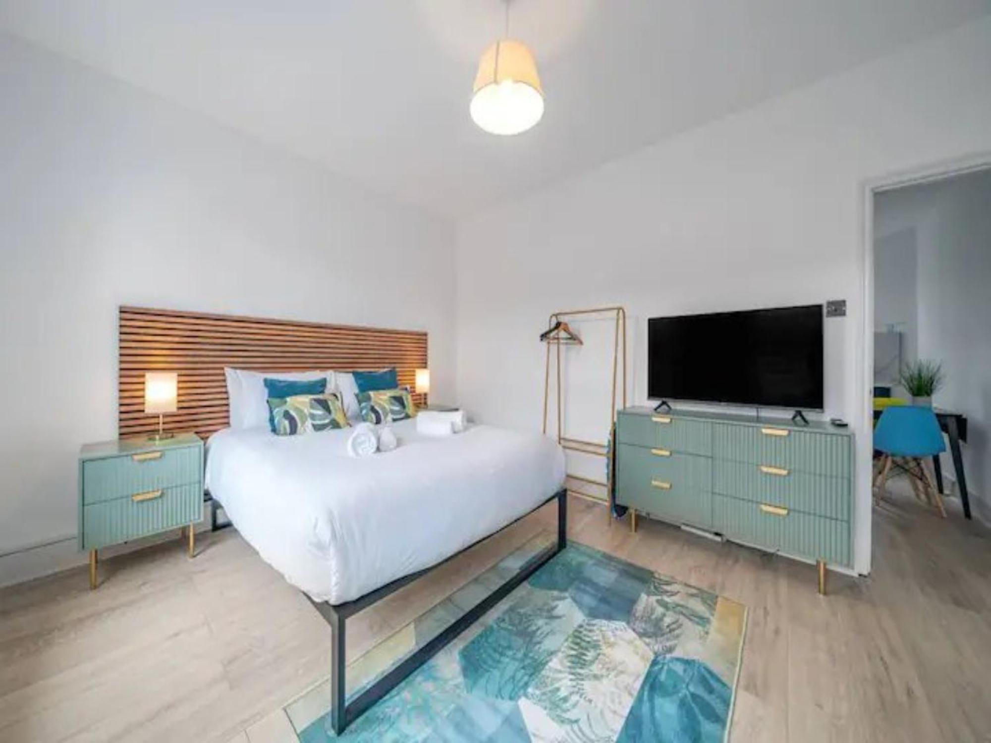 Cozy West London Stay, Explore & Relax in Style!