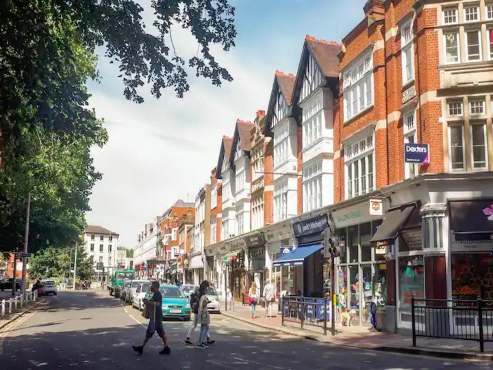 Cozy West London Stay, Explore & Relax in Style!