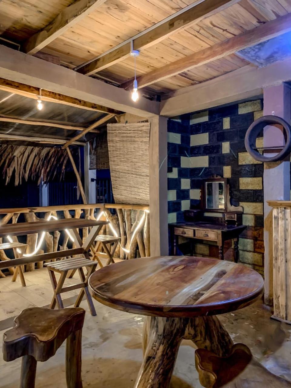 LAMIACEAE WOOD CABIN