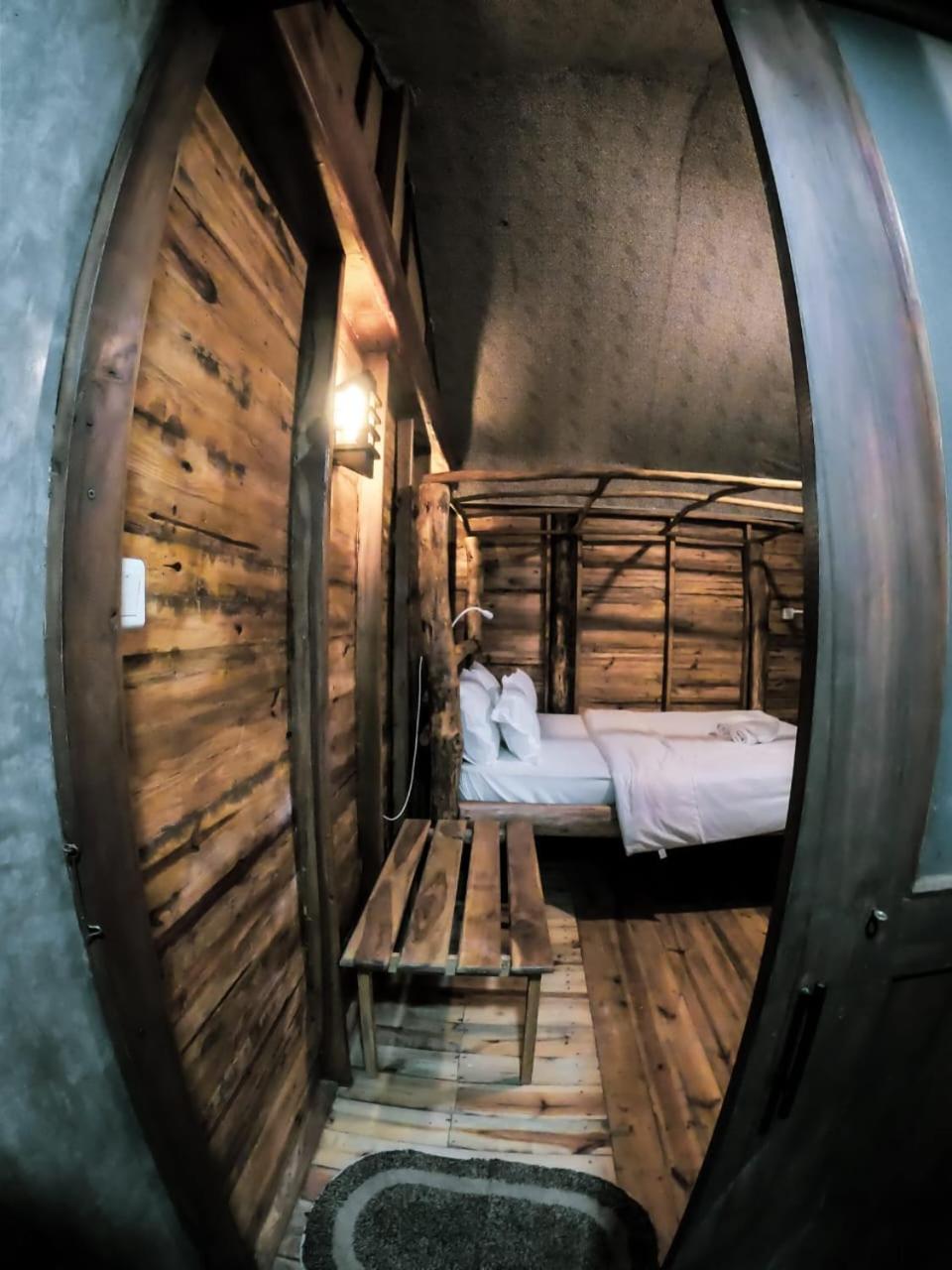 LAMIACEAE WOOD CABIN
