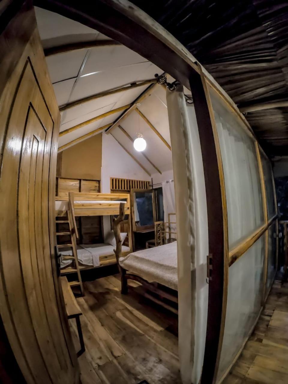 LAMIACEAE WOOD CABIN