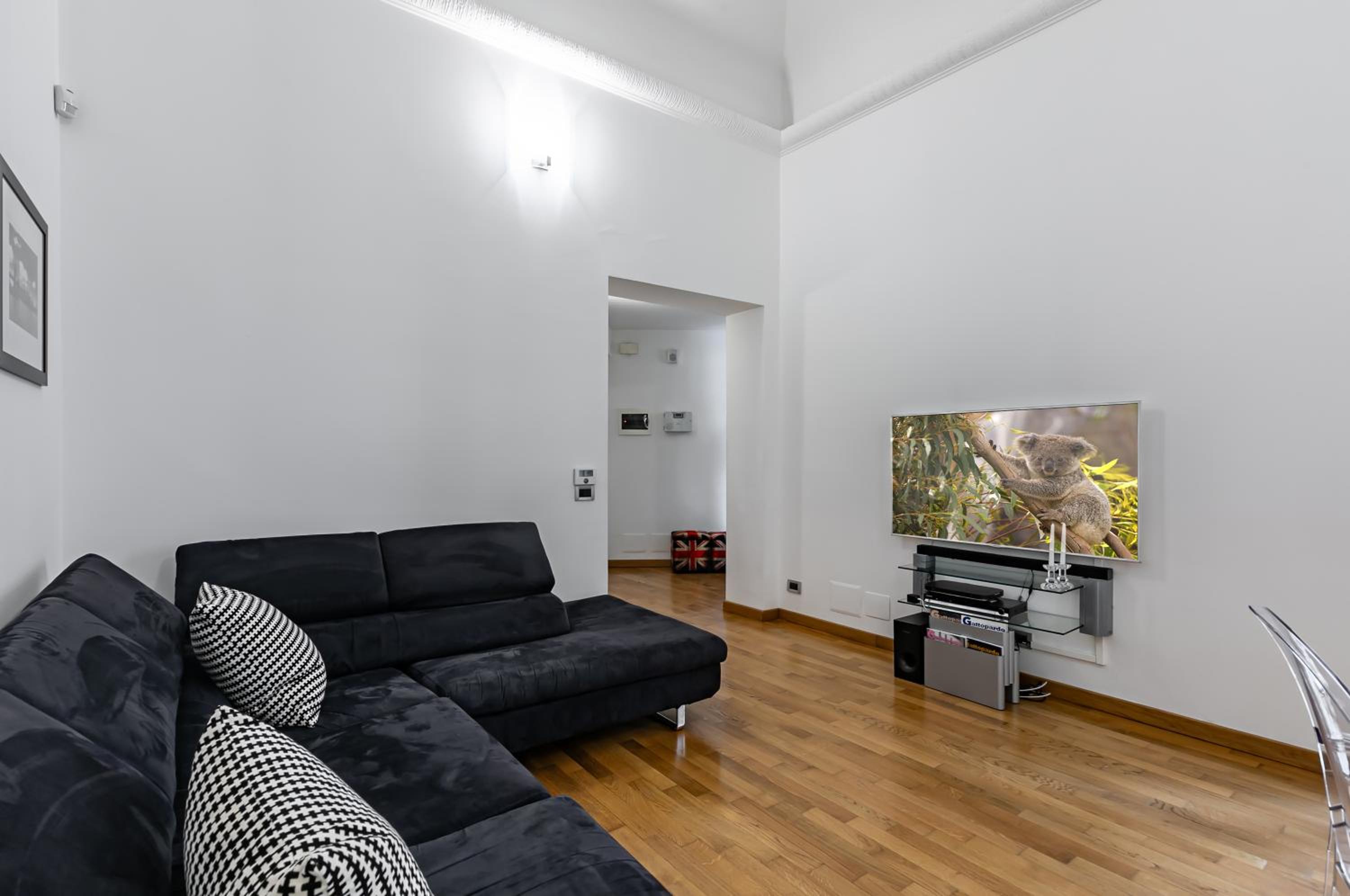 Behind Politeama Theater - Palermo Superior Apartment photo 3