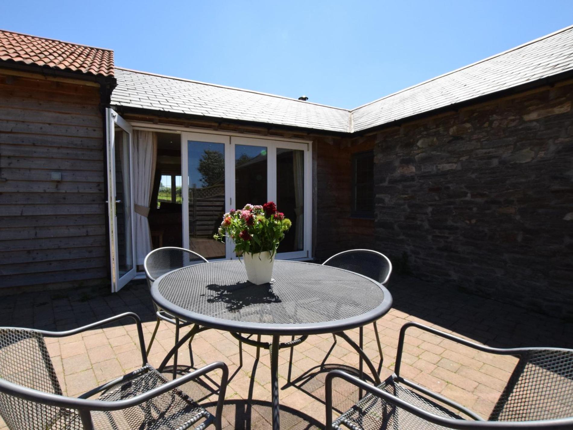2 Bed in Barnstaple oc-gcows view 2