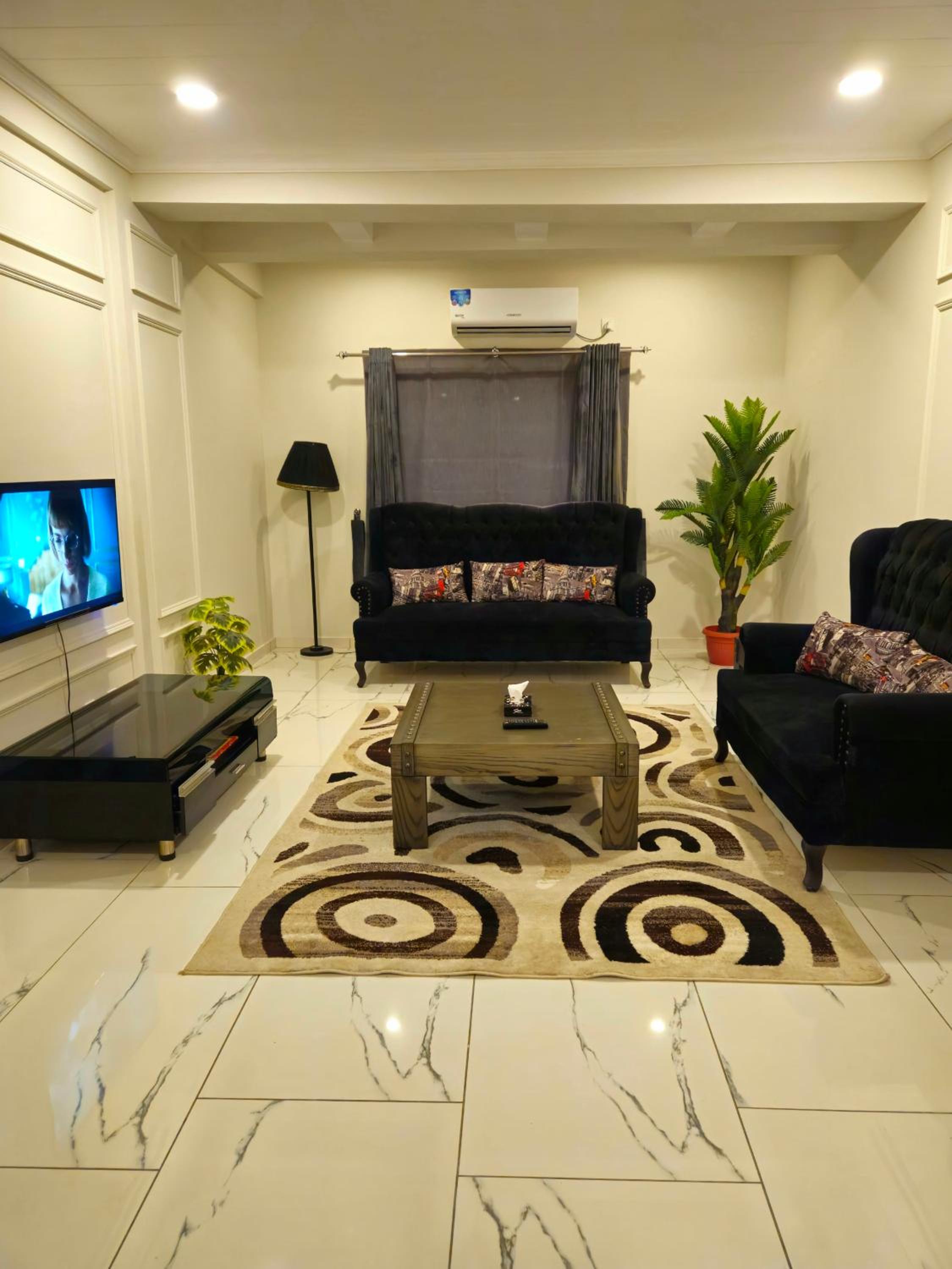 Aesthetic Scenic Luxurious Apartment - Bahria Heights view 5