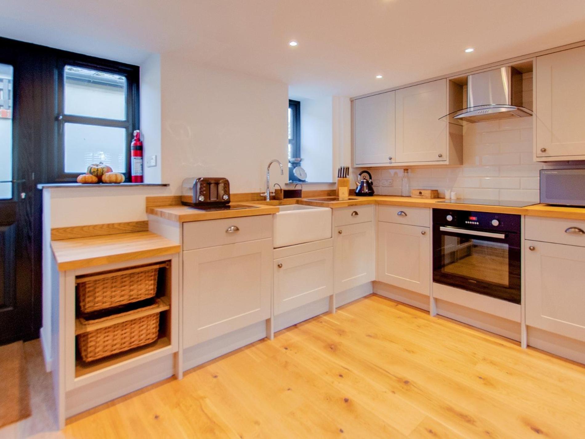 2 Bed in Godshill oc-ic149 view 4