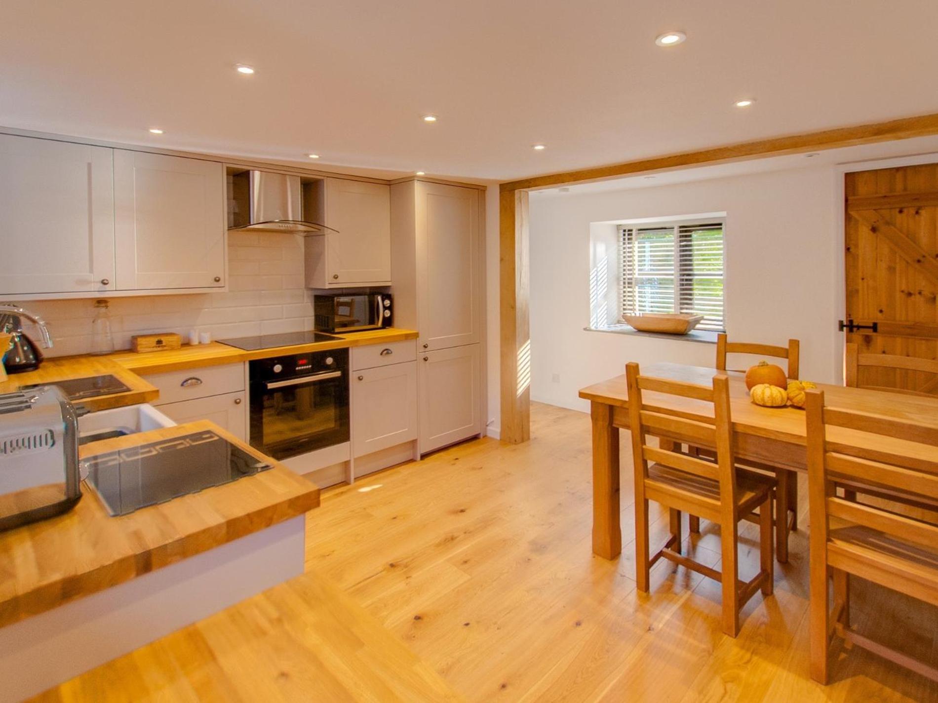 2 Bed in Godshill oc-ic149 view 5