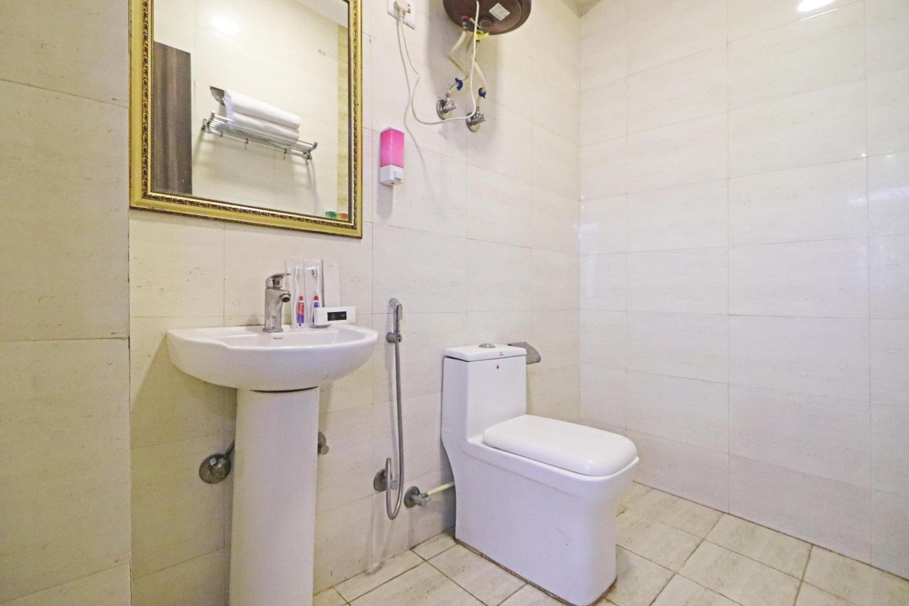 Hotel Mayda Prime Near Delhi Airport