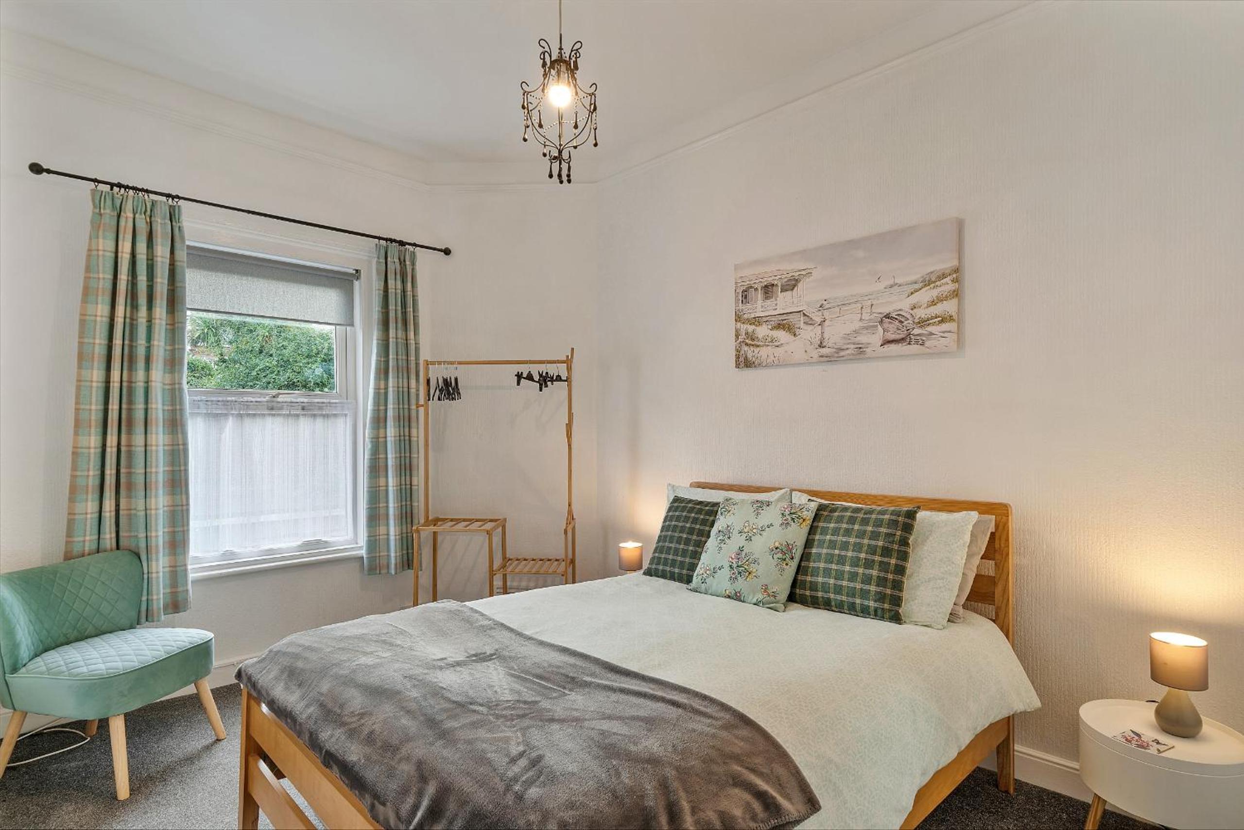 Finest Retreats - Atherfield Apartments No 6 - Tree Tops view 3
