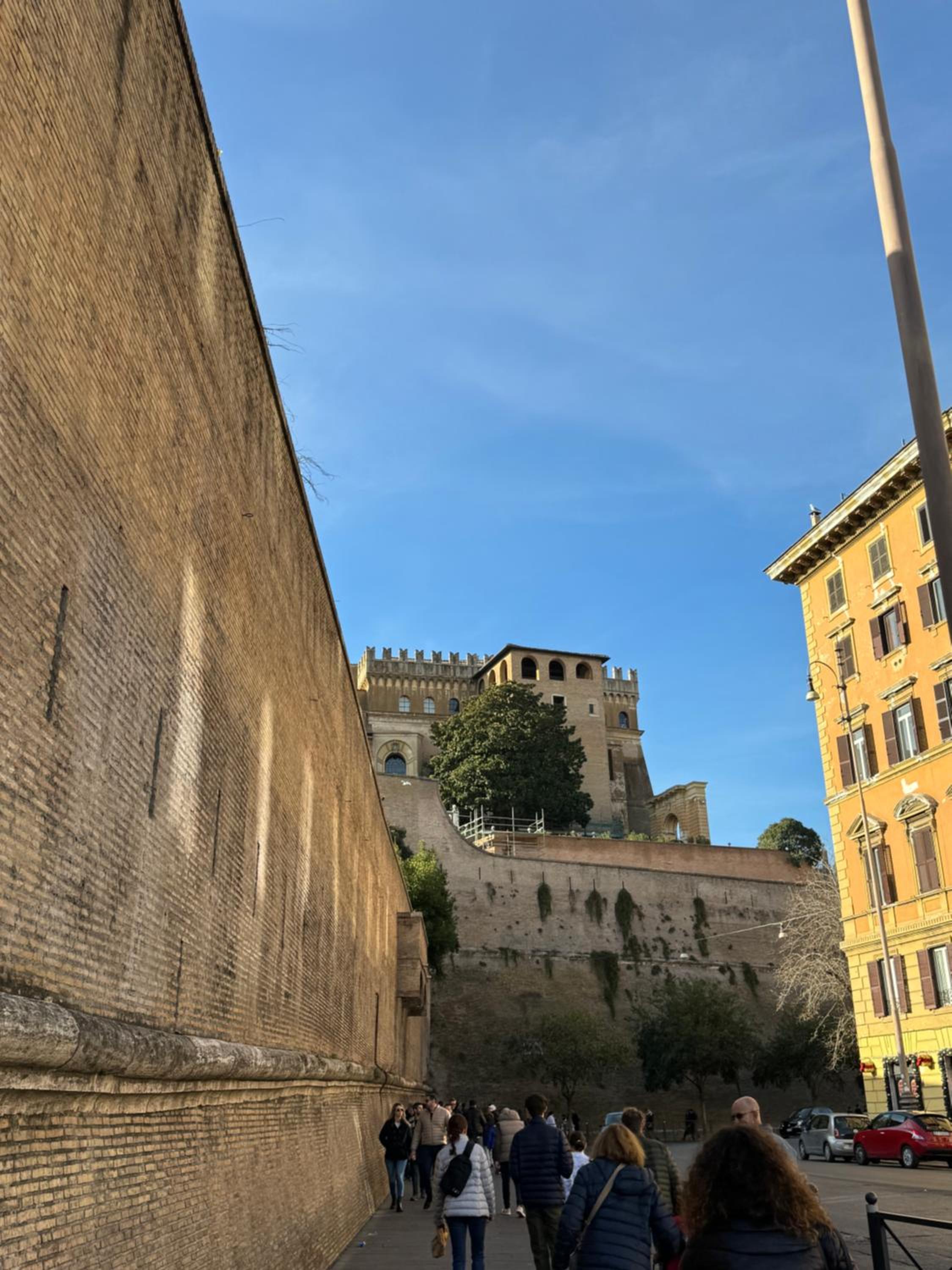 CHARMING VATICANO