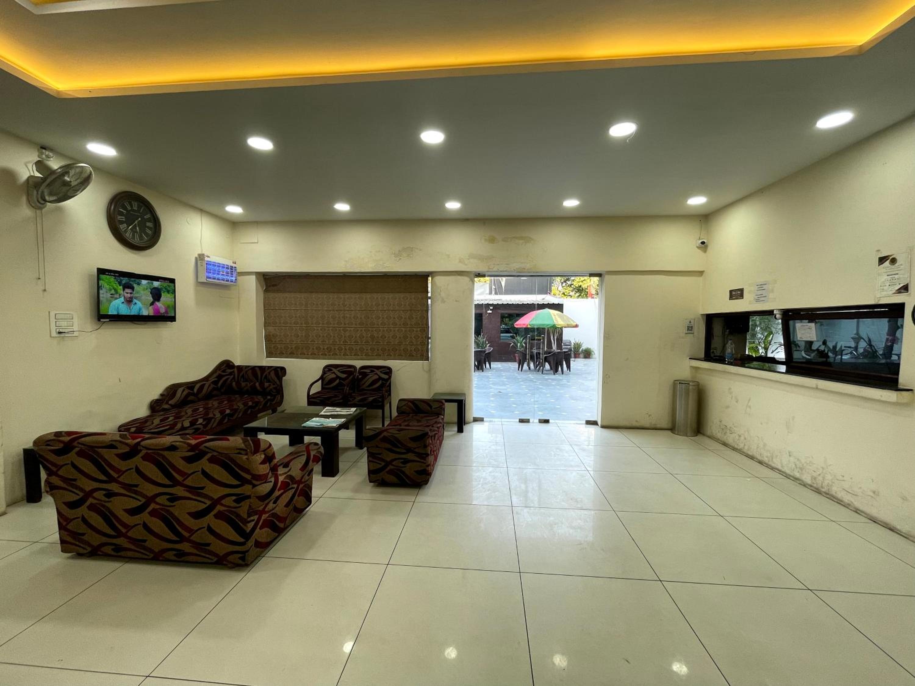 MALAYA HOUSE --Couples, Family, Corporate Favorite-- Near BMC Chowk ICONIC Mall
