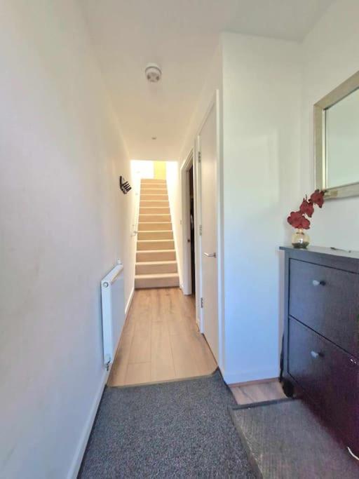 Explore London: 2 Bedroom House in Wood Green