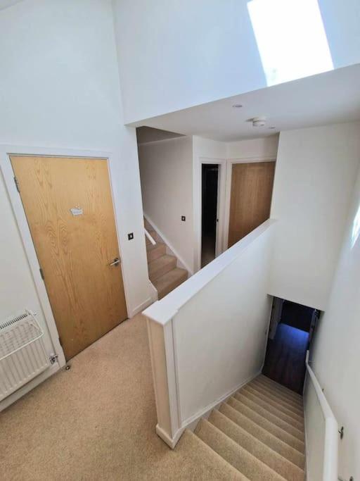 Explore London: 2 Bedroom House in Wood Green