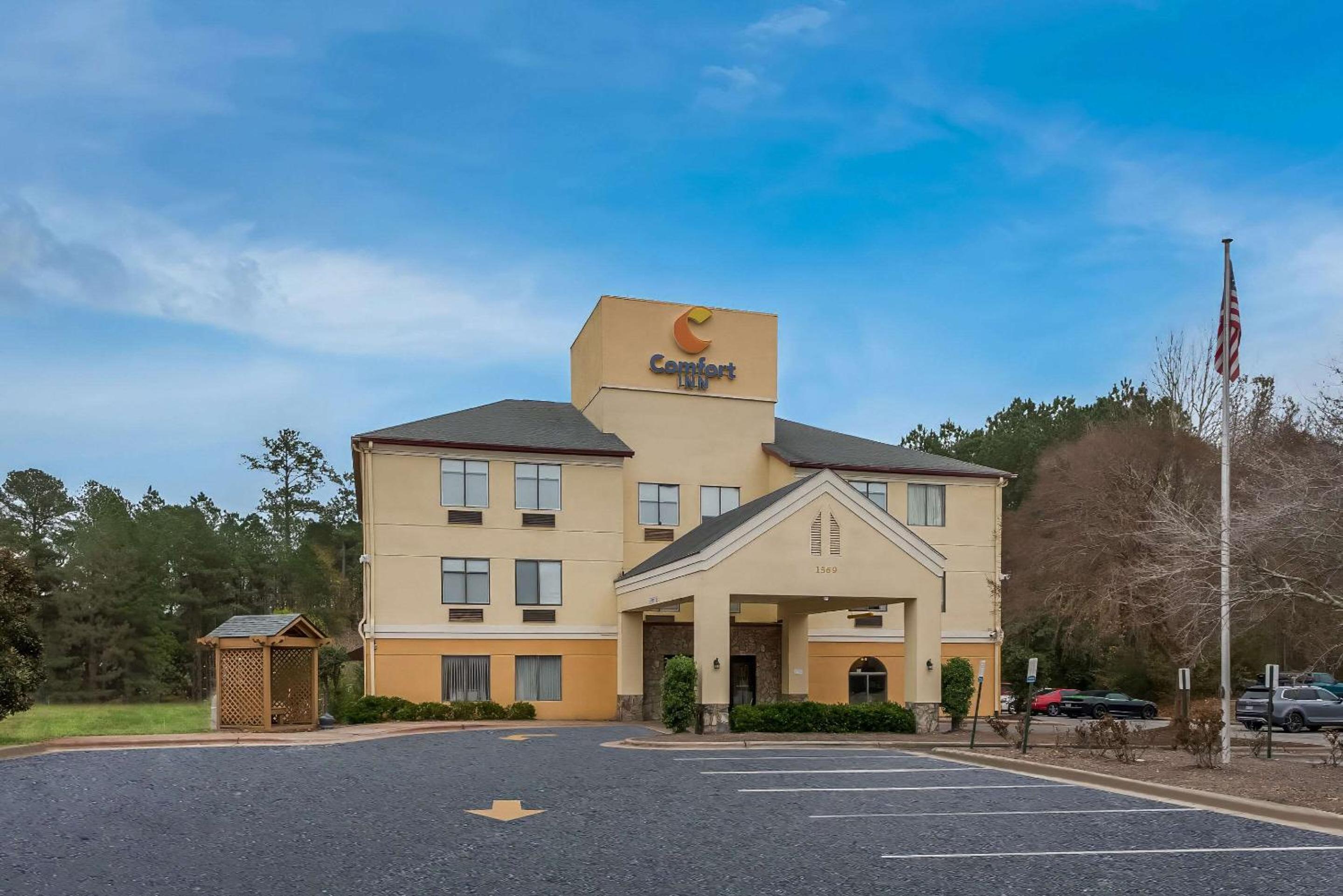 Comfort Inn Fayetteville I-95 view 2