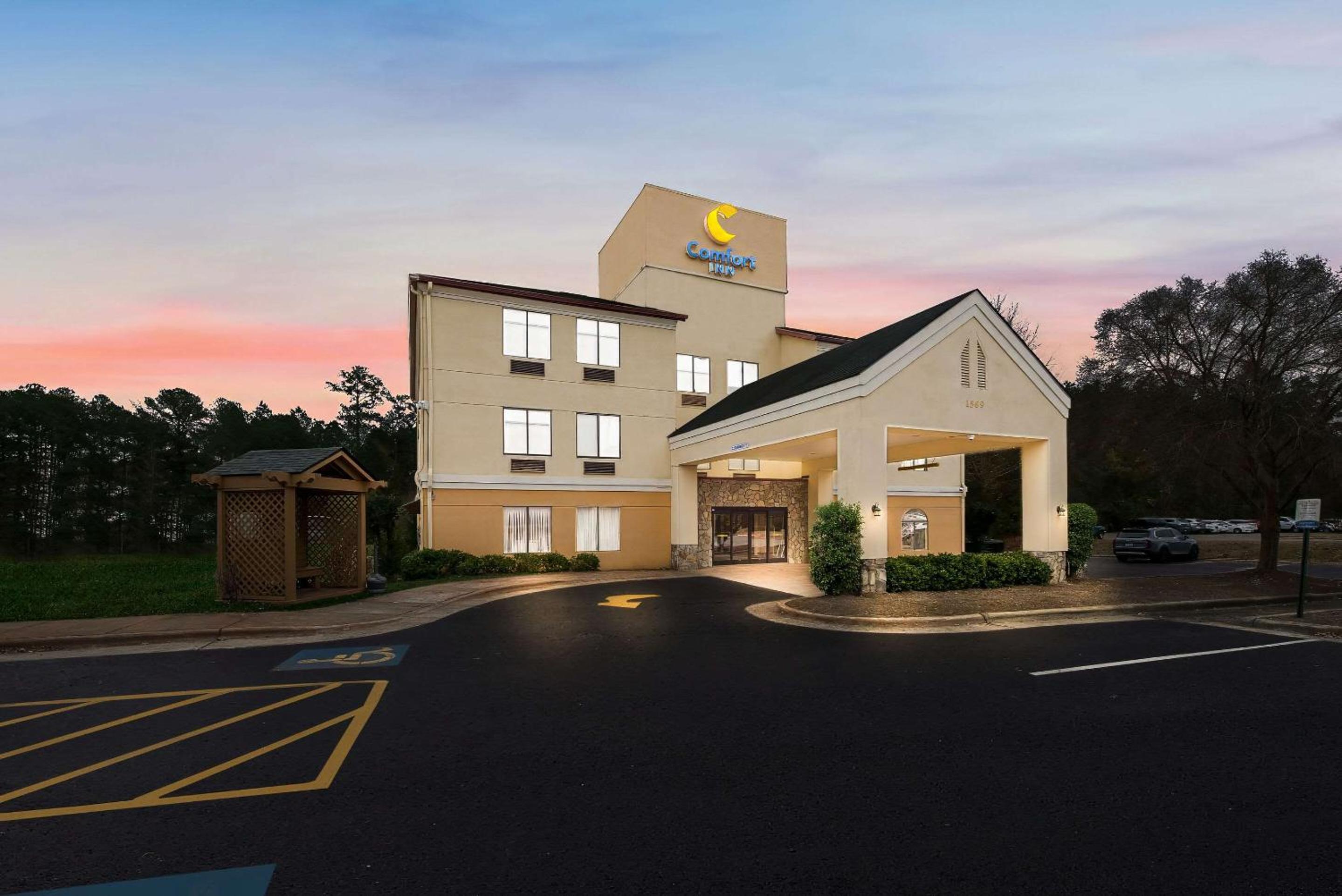 Comfort Inn Fayetteville I-95 view 3