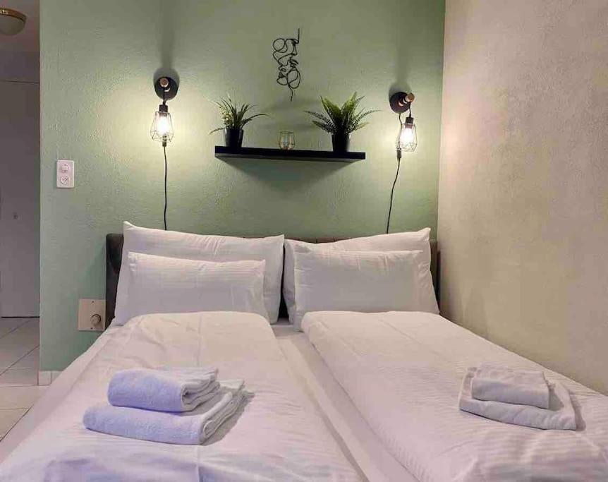 HID AG: Lakeview Studio mit Parkplatz und Balkon