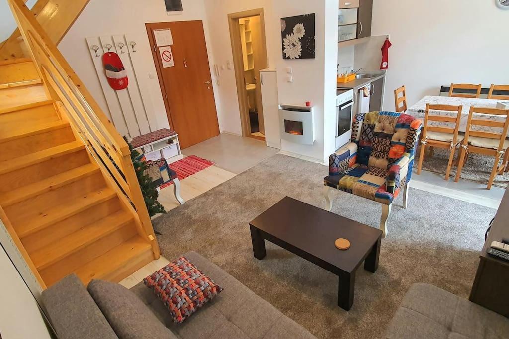 Anikaapartmani, Brzeće