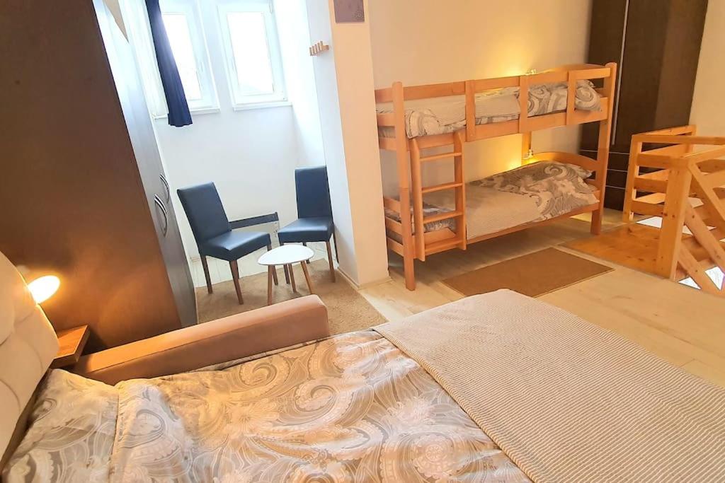 Anikaapartmani, Brzeće