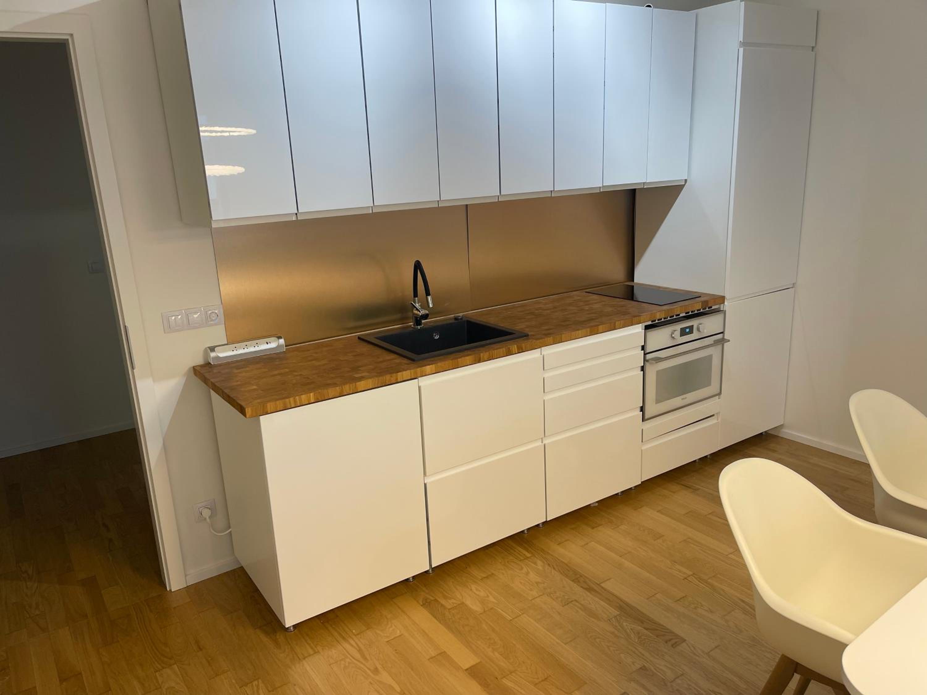 Apartment 4 Room, 2 Bath, Parking