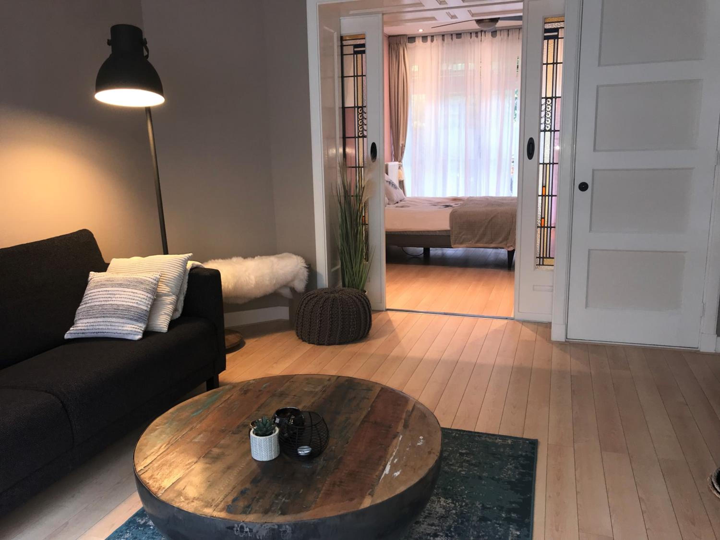 Sfeervolle parterre-suite met tuin bij centrum en station