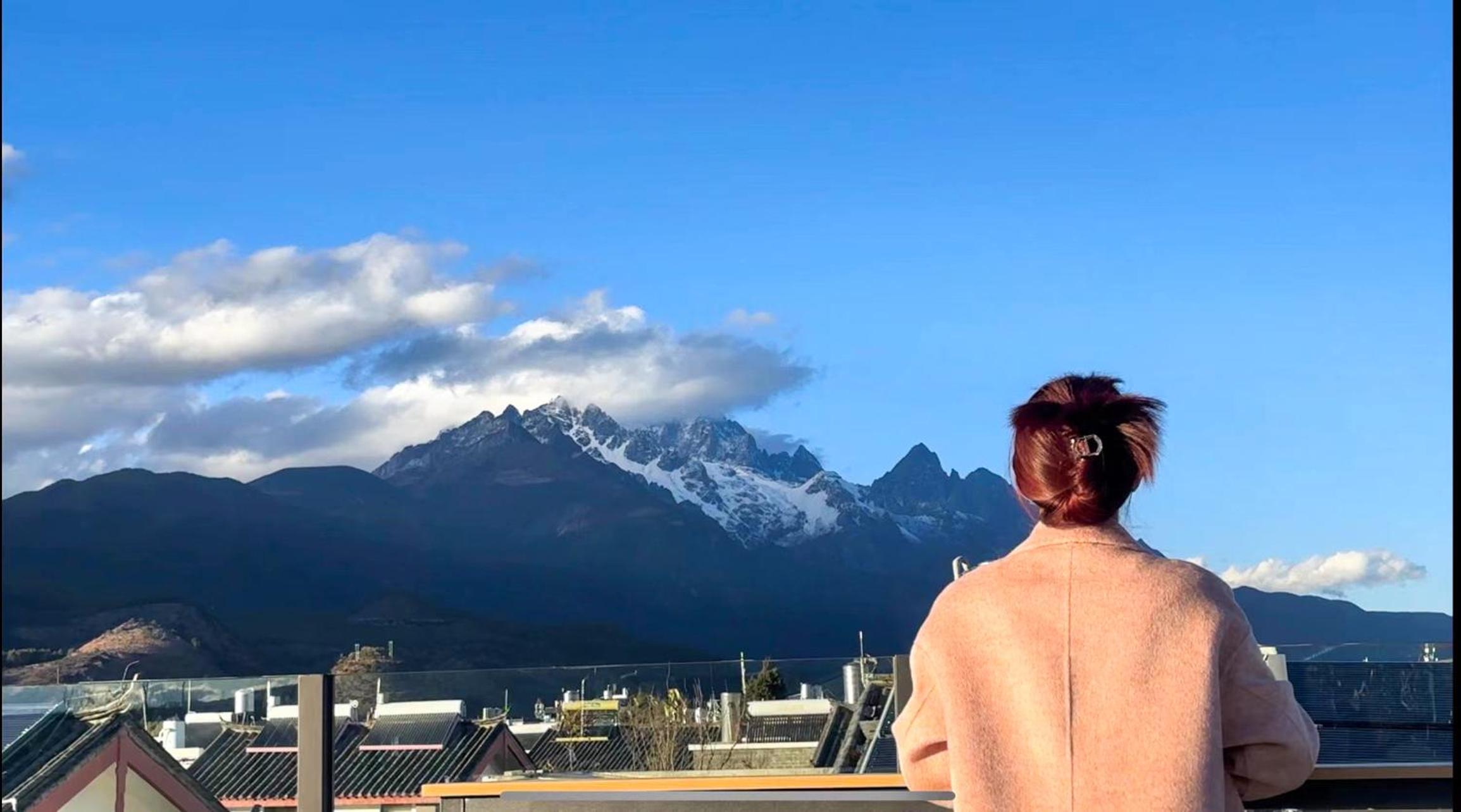Lijiang Painted Mountain Cloud House Boutique B&B