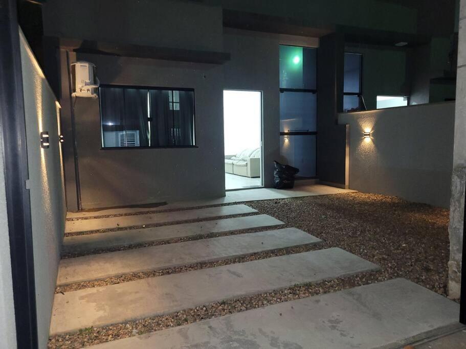 Casa com piscina e espaço gourmet 300m do mar
