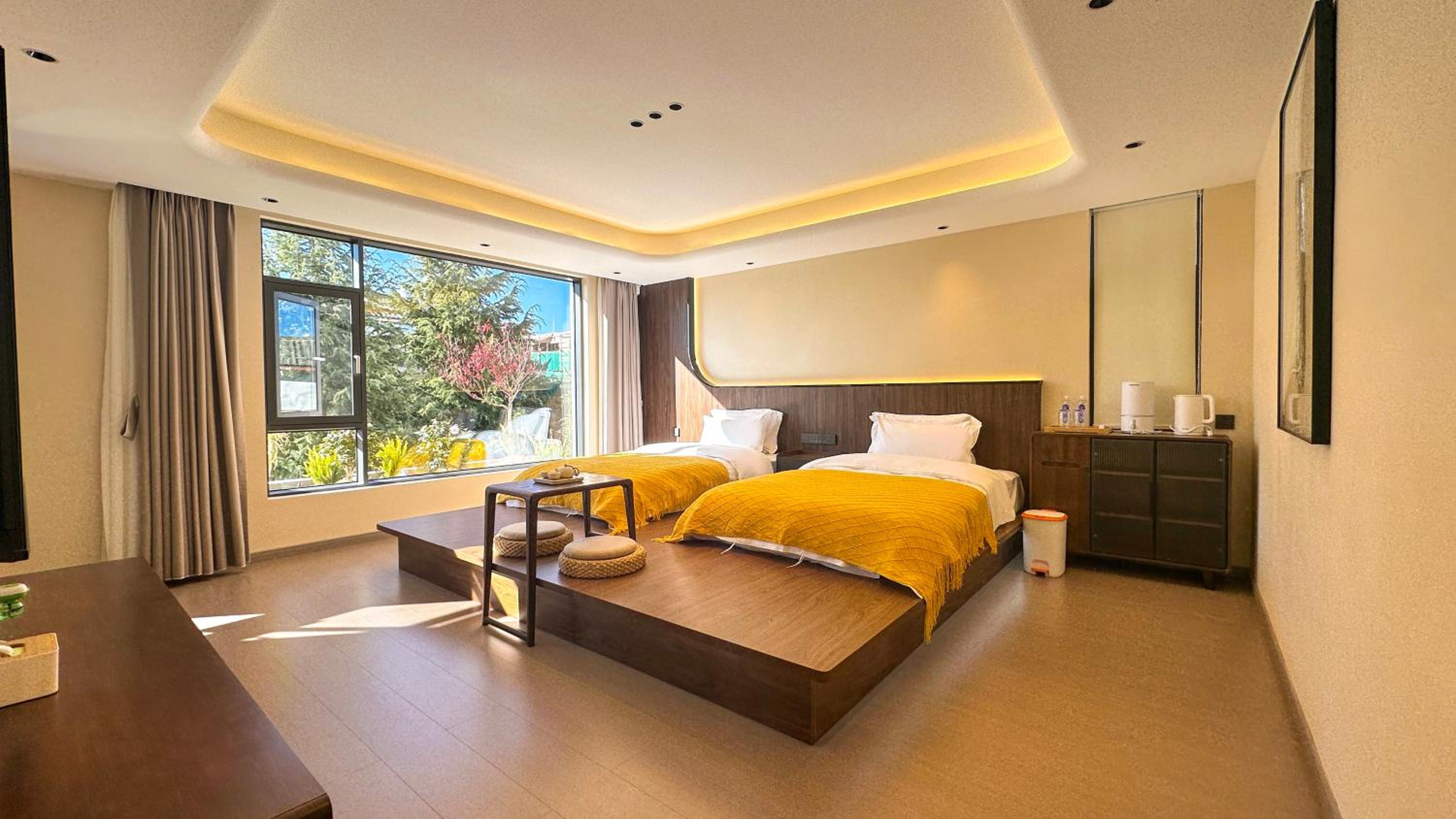 Lijiang Painted Mountain Cloud House Boutique B&B