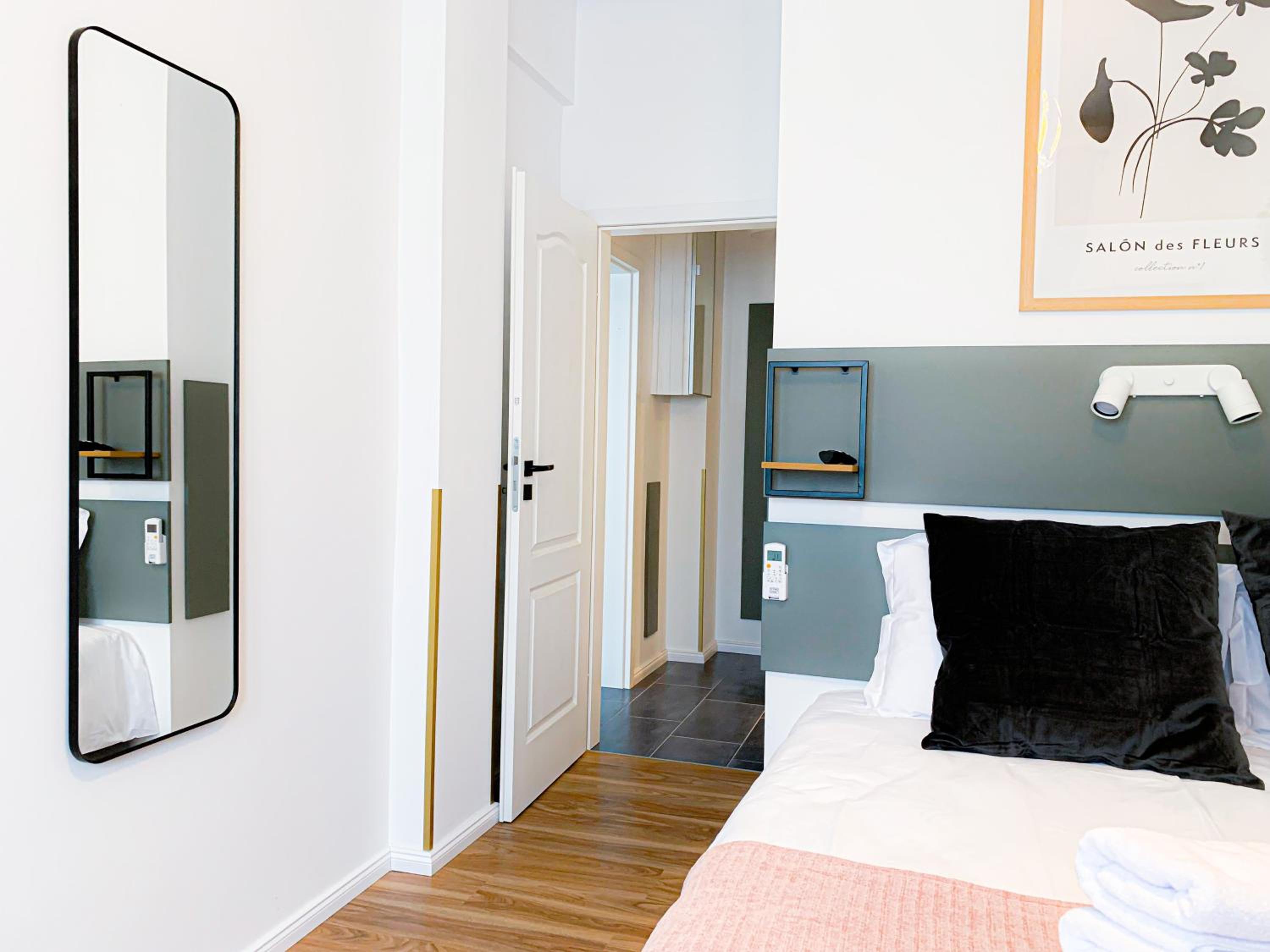 Chic Urbana: 140sqm 5-Bedroom Downtown Gem