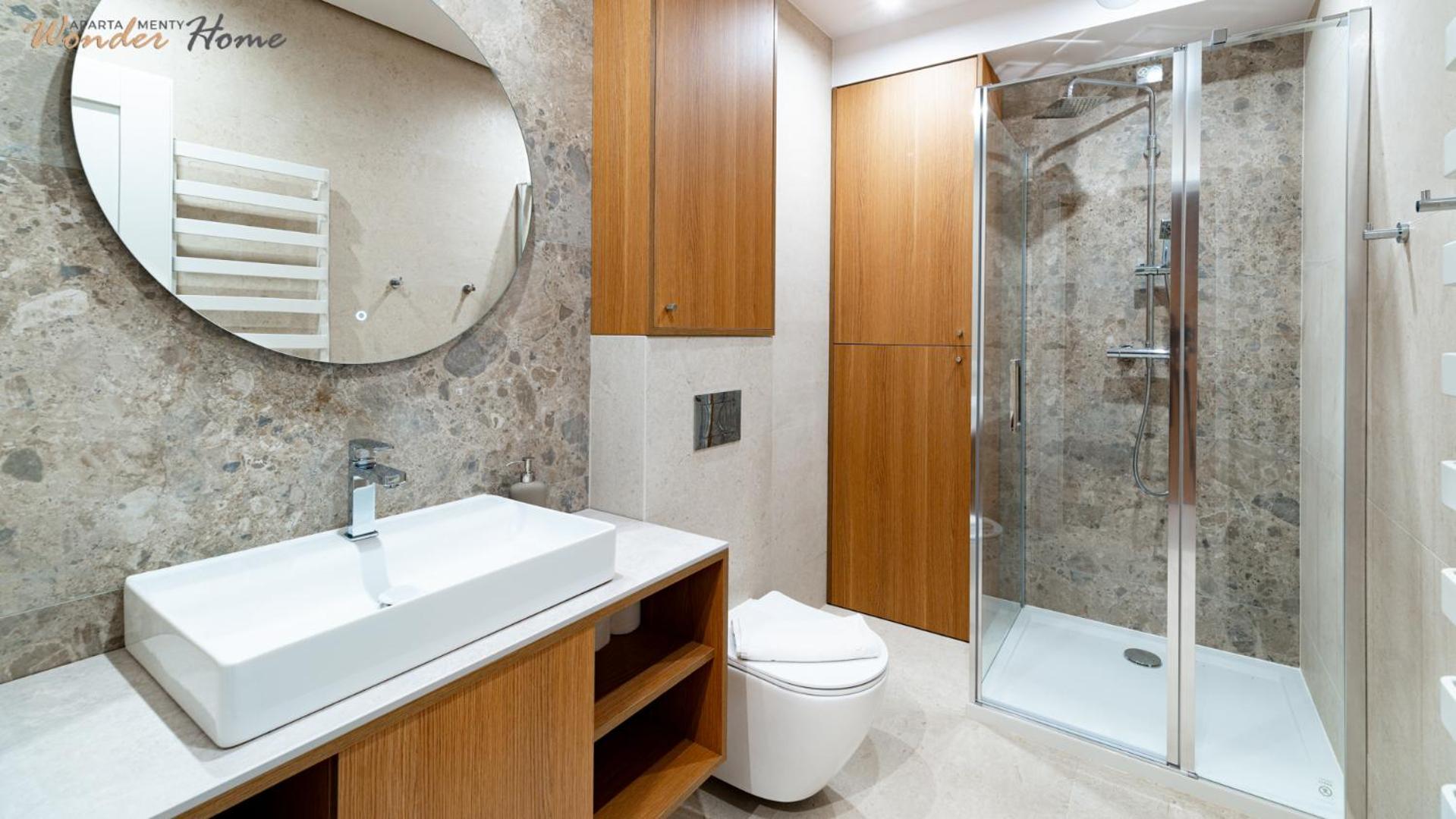 Wonder Home - Domki Hillside tuż przy stoku narciarskim - na terenie kompleksu plac zabaw i zewnętrzna siłownia, sklep, parking