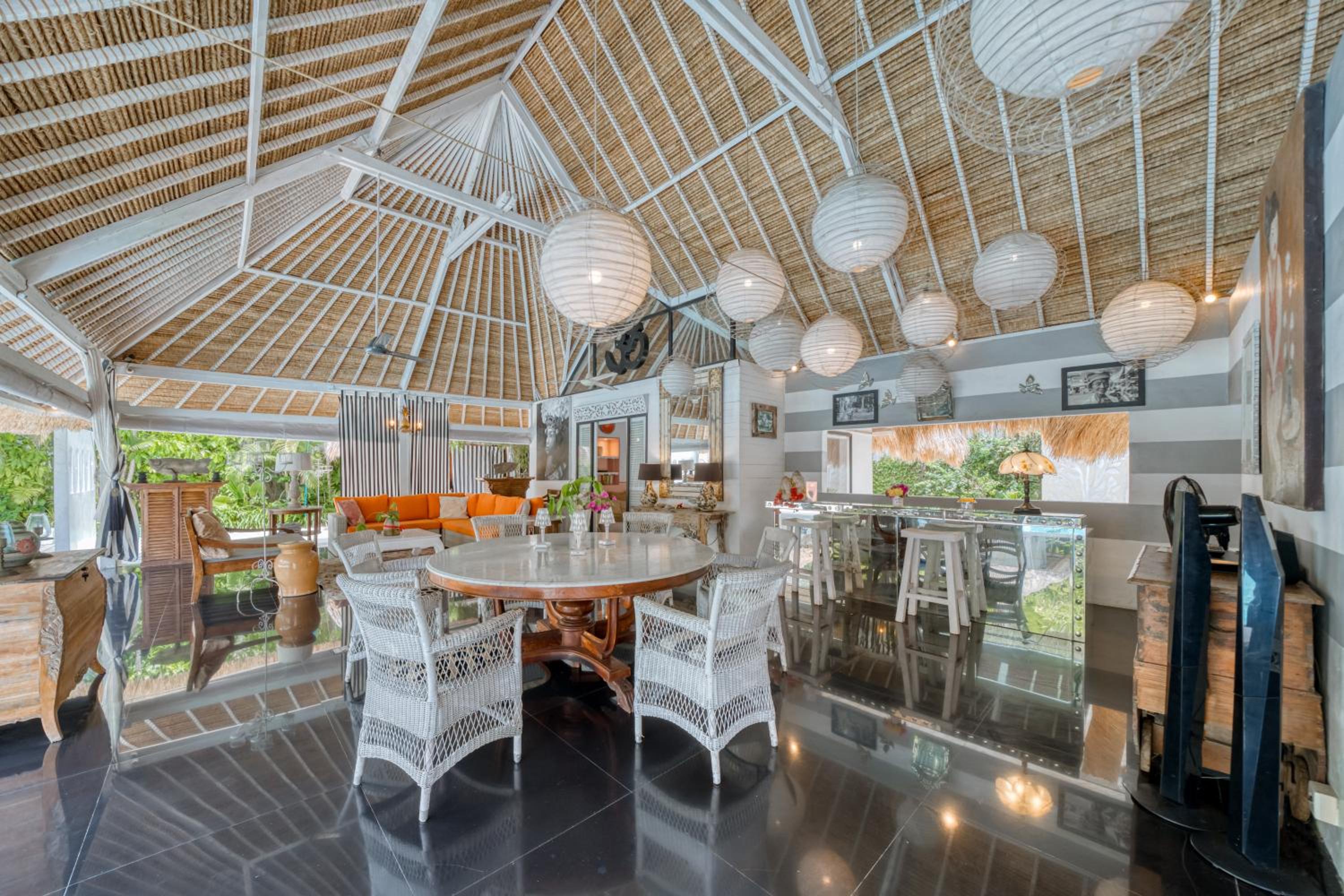 Villa Kalis, 10BR, Sleeps 24, Perfect for Groups, Best Value Seminyak photo 4