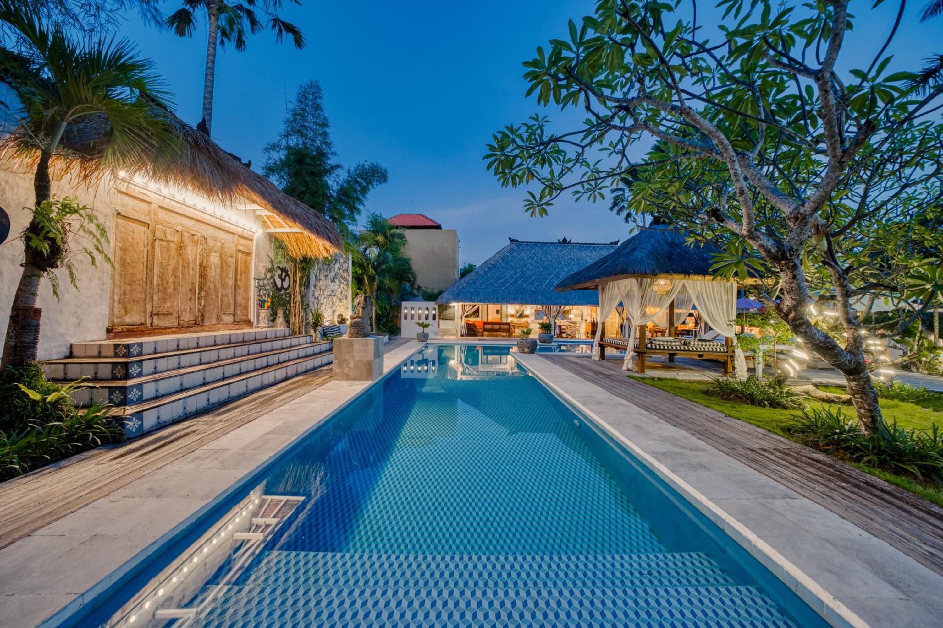 Villa Kalis, 10BR, Sleeps 24, Perfect for Groups, Best Value Seminyak