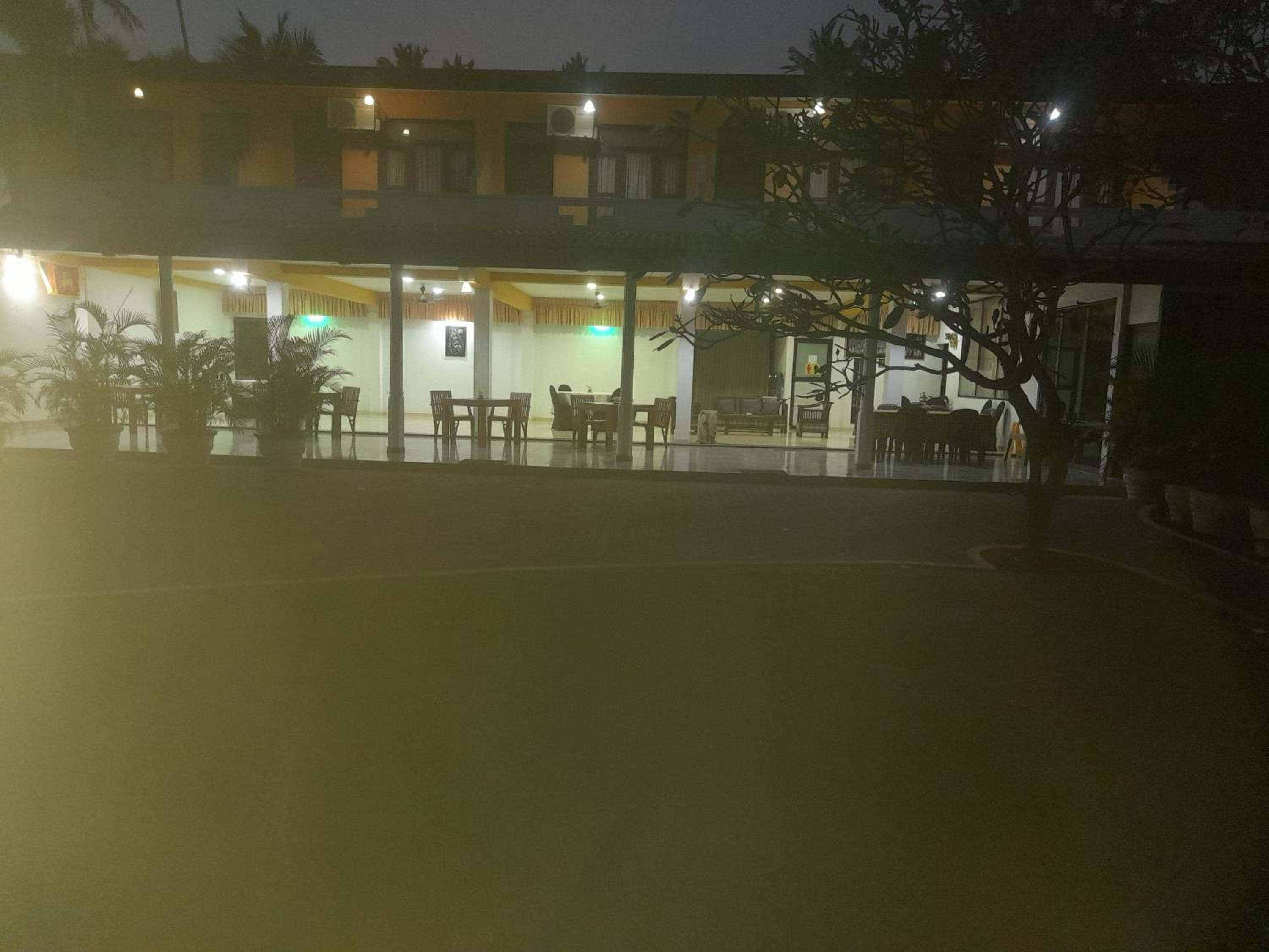 Larn's Villa Hotel & Apartment