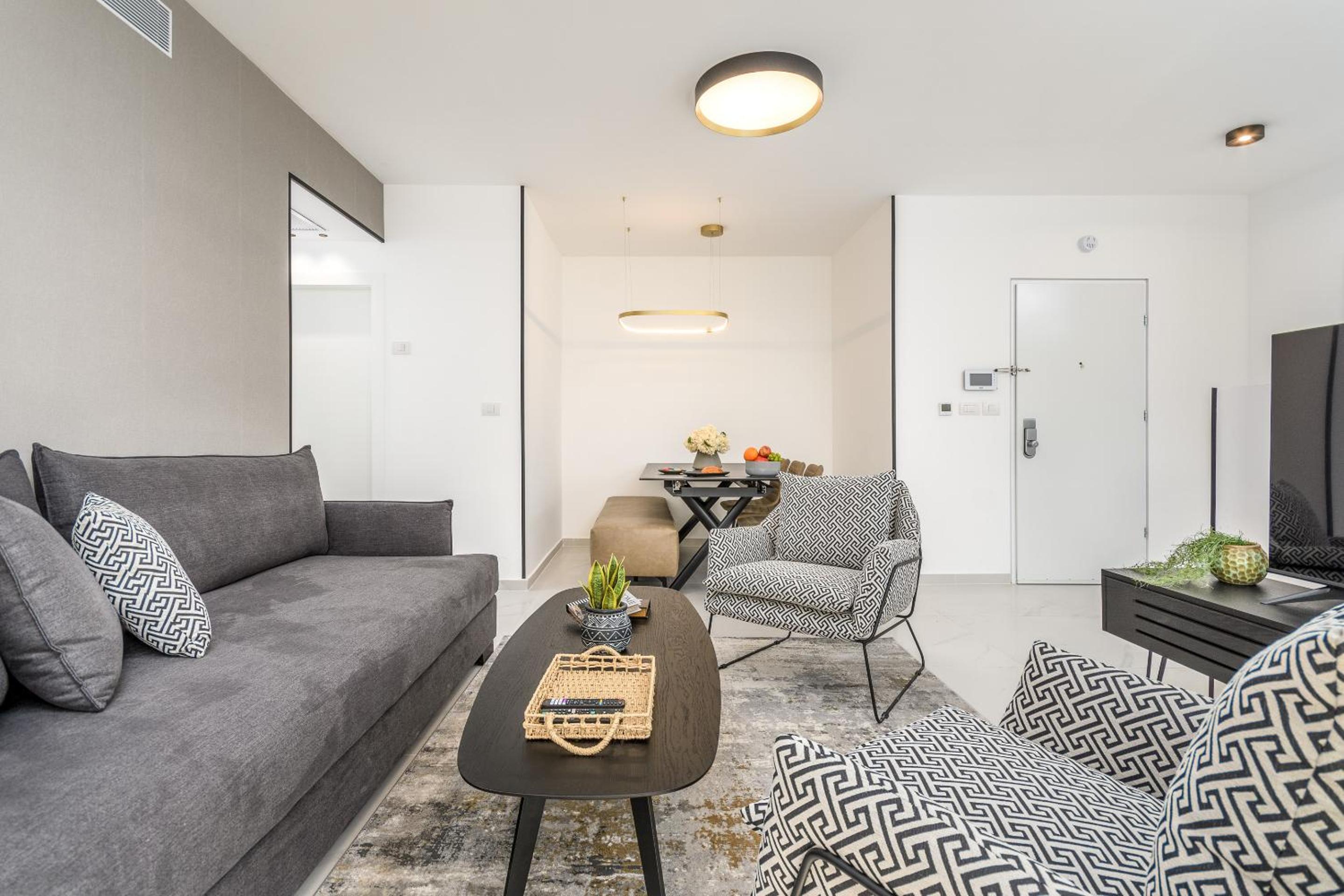 Designed 2BDR&2Bth w Parking- mahne yehuda sea u jerusalem view 3