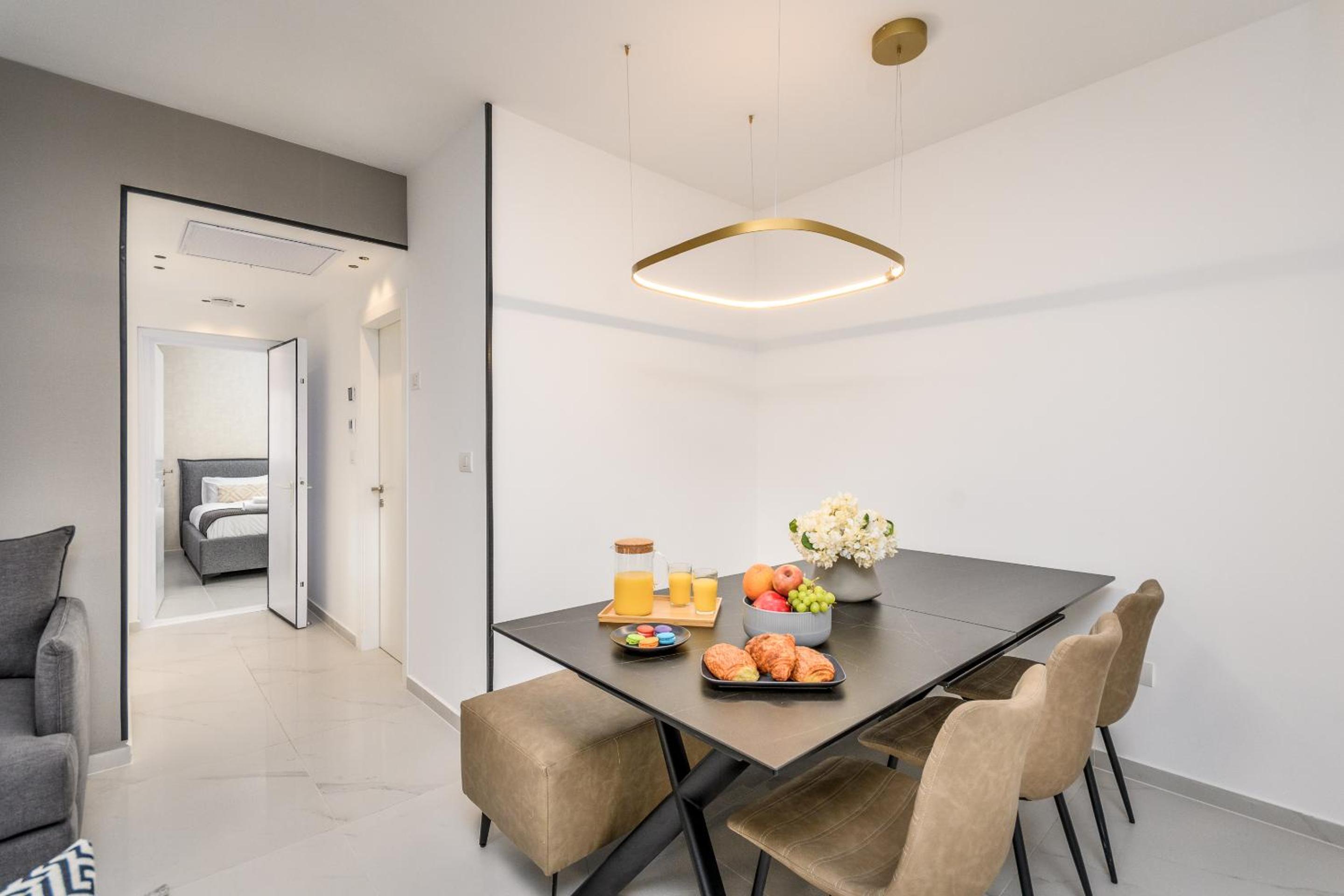 Designed 2BDR&2Bth w Parking- mahne yehuda sea u jerusalem view 2