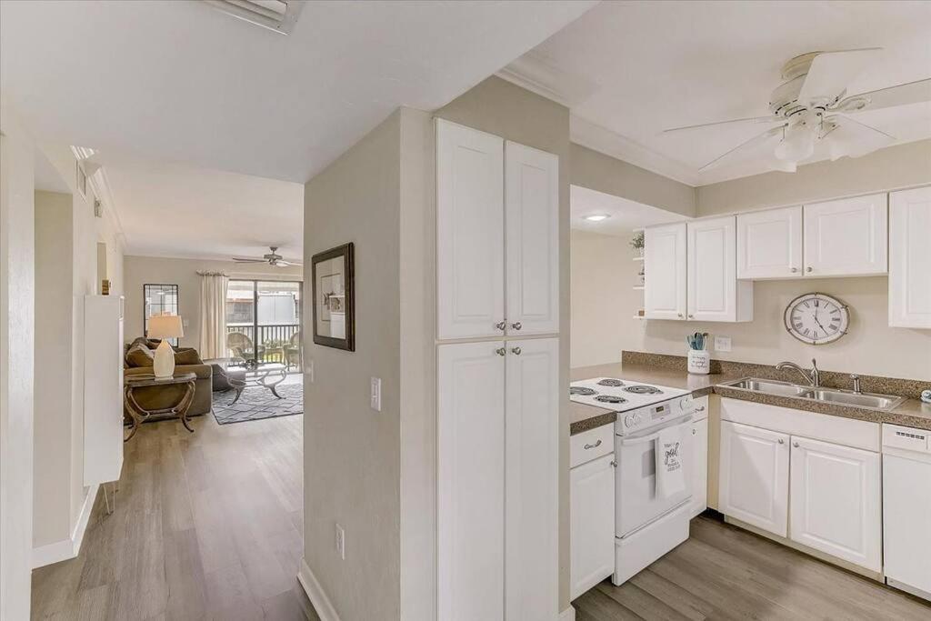 Anna Maria Island Bliss, Sunsets, Sand & Large Heated Pool view 4