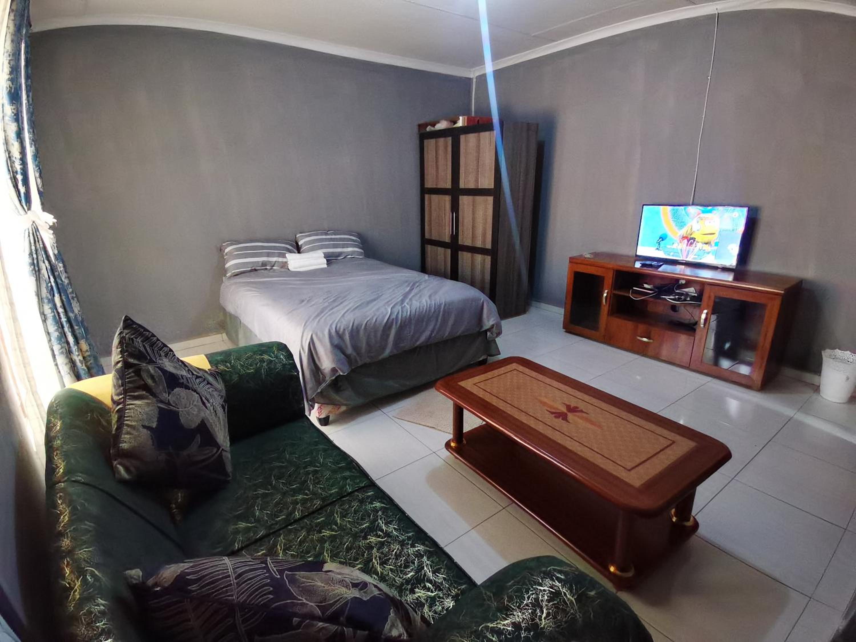 JMD & FIVHILINI GUEST HOUSE view 4