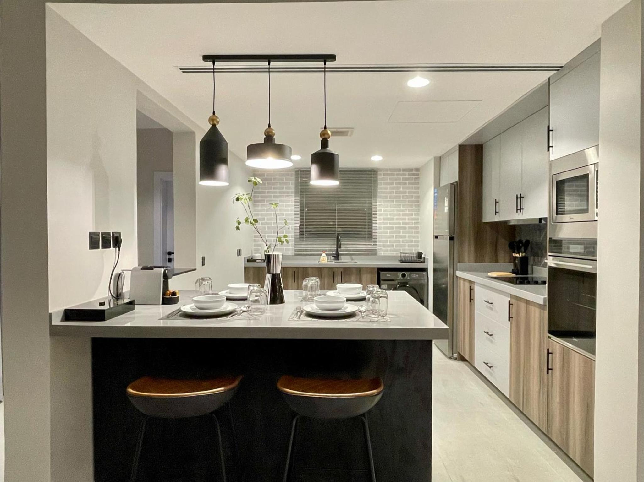 C Living - Executive - AQIQ