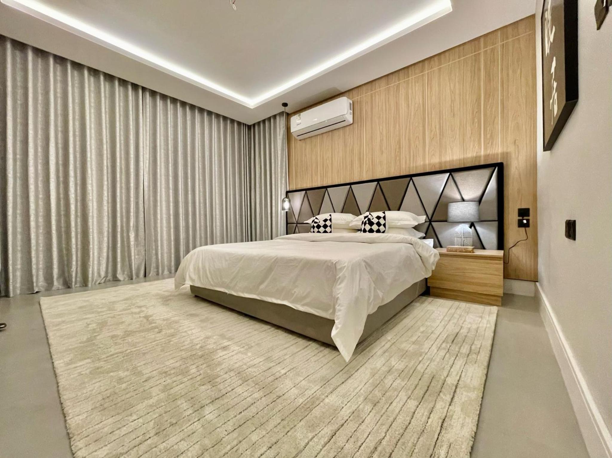 C Living - Executive - AQIQ