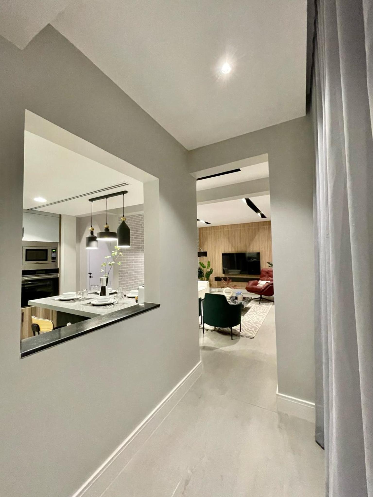 C Living - Executive - AQIQ