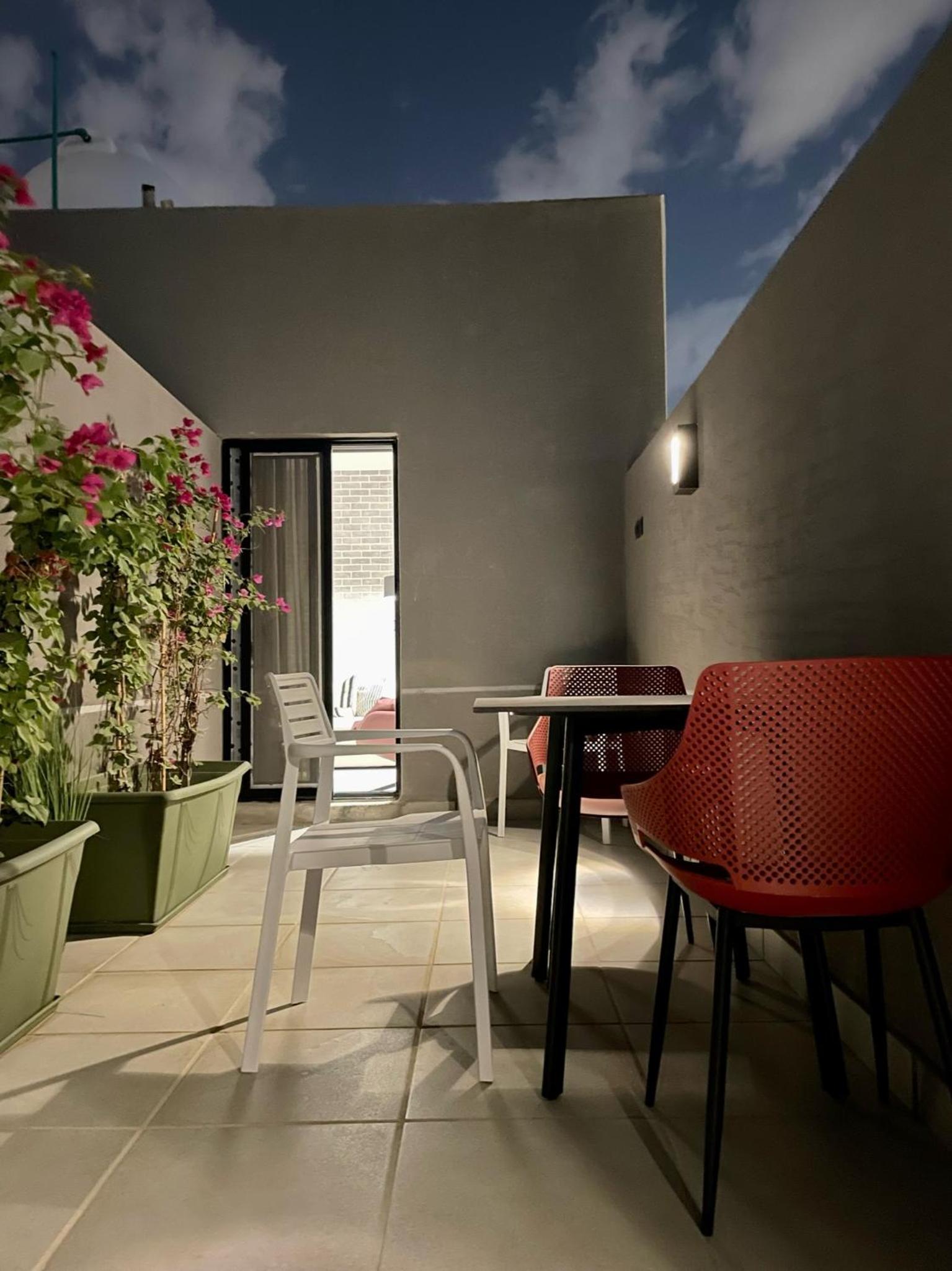 C Living - Executive - AQIQ