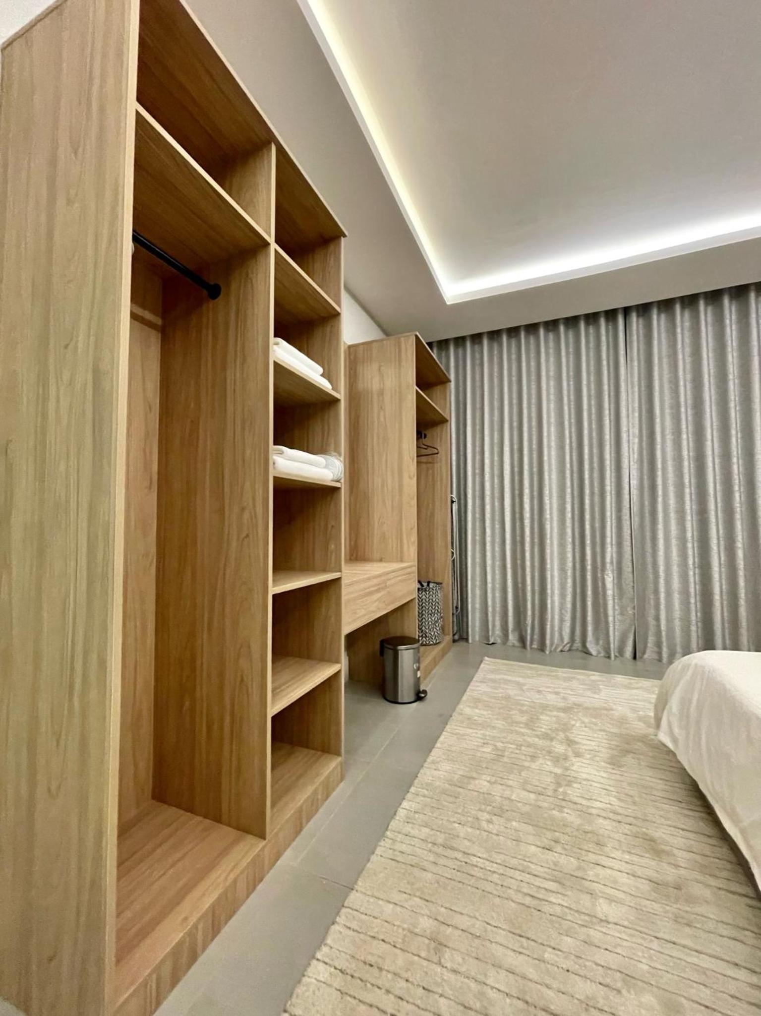 C Living - Executive - AQIQ