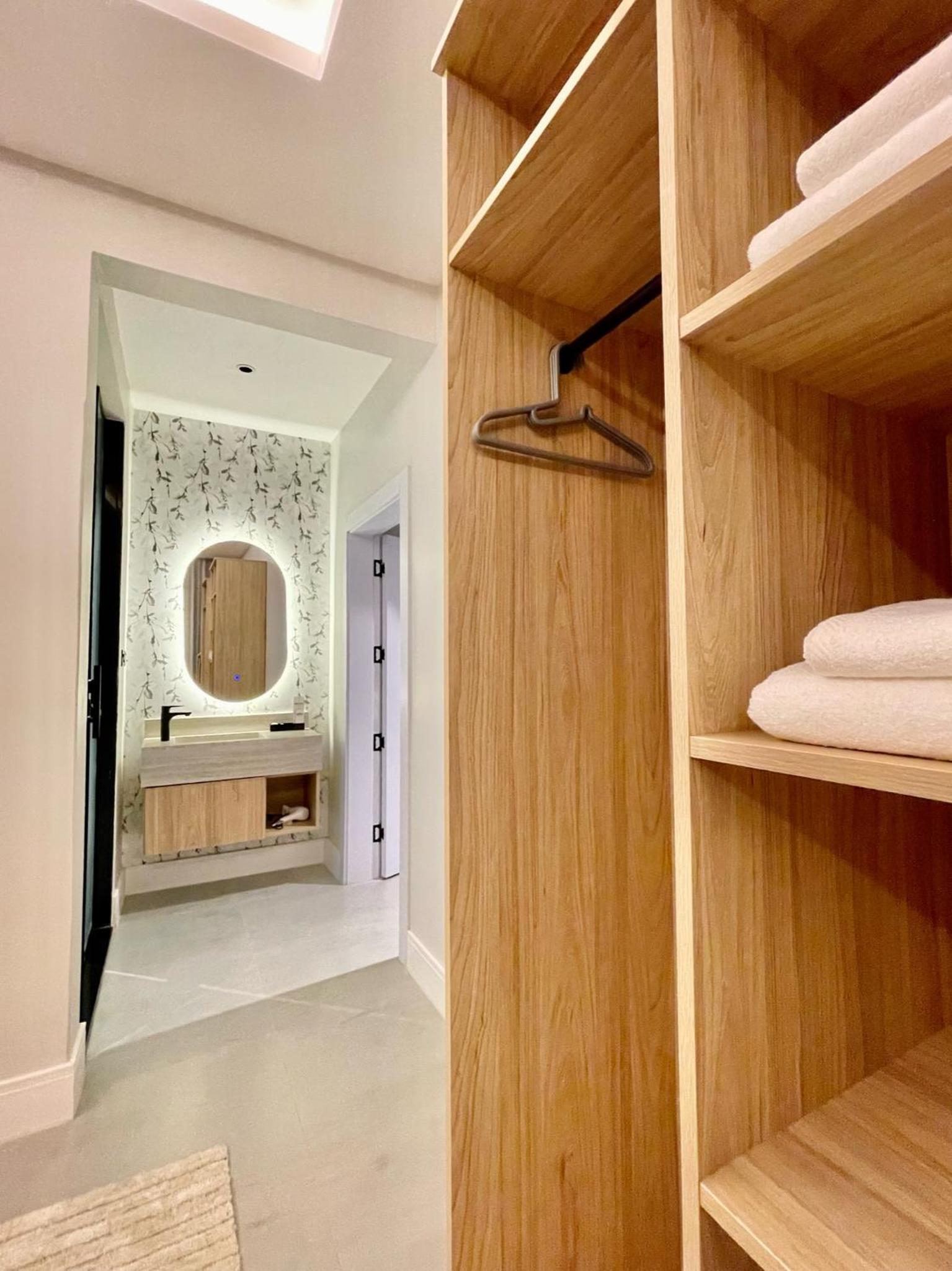 C Living - Executive - AQIQ