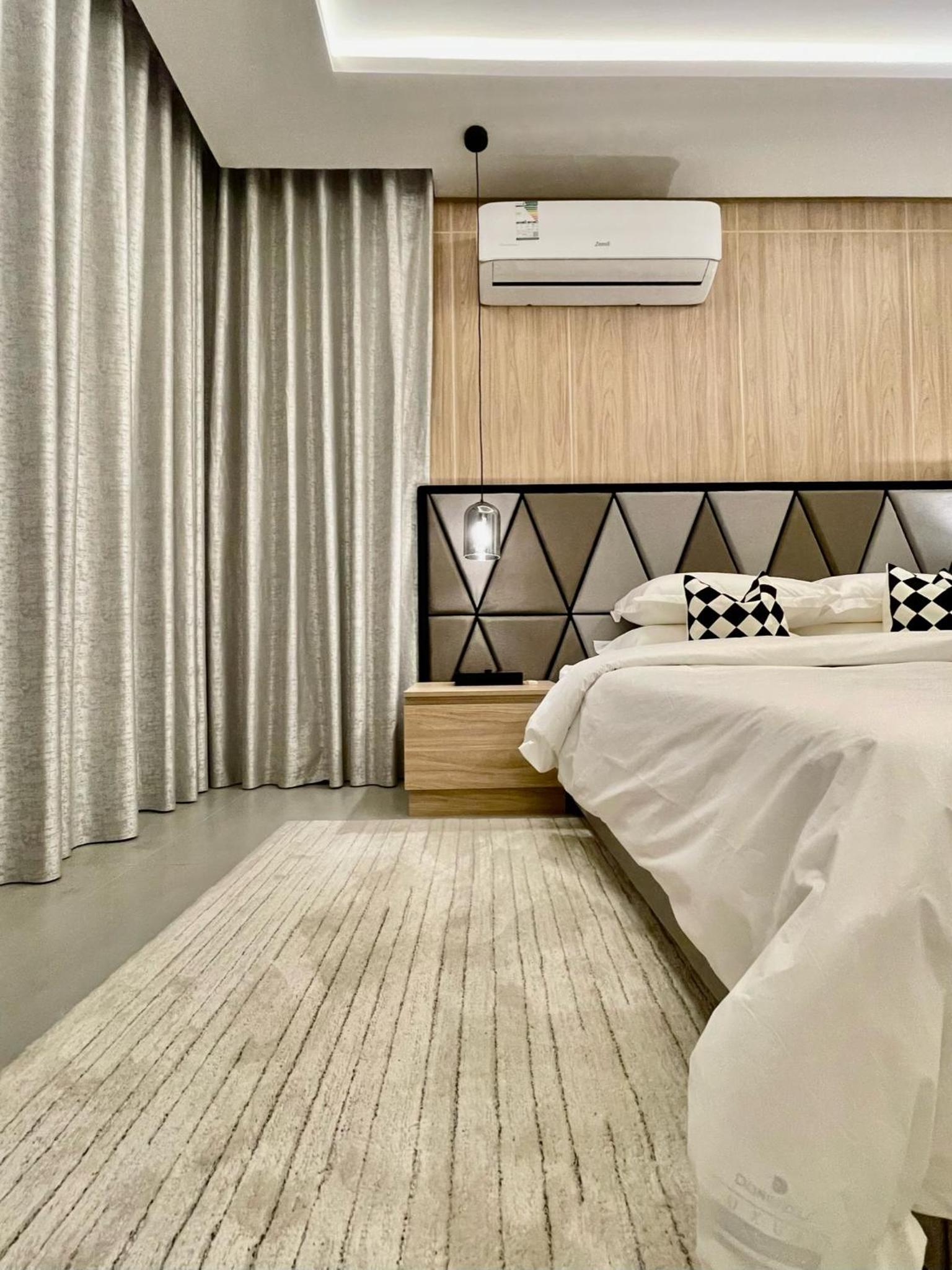 C Living - Executive - AQIQ
