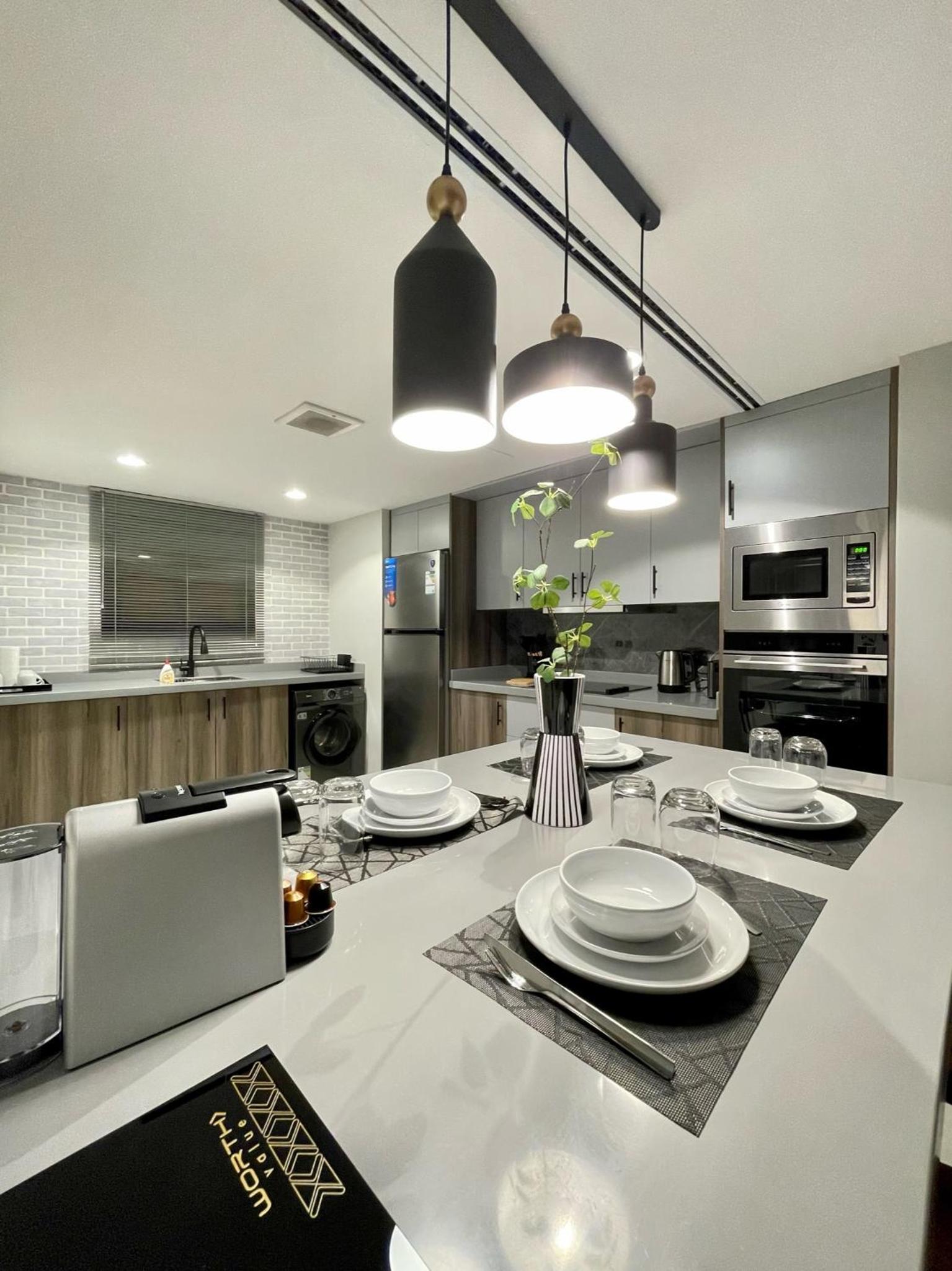 C Living - Executive - AQIQ