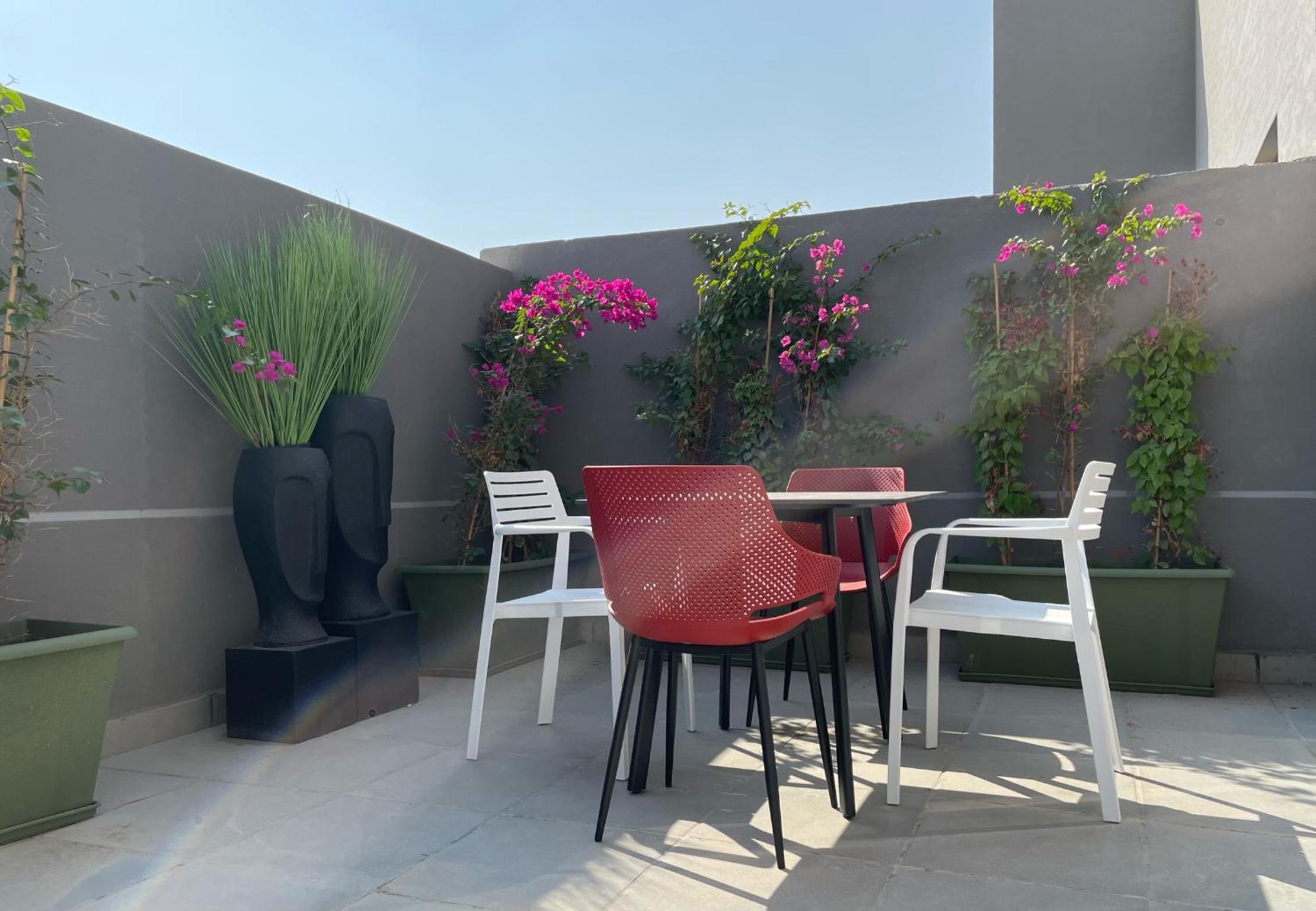 C Living - Executive - AQIQ