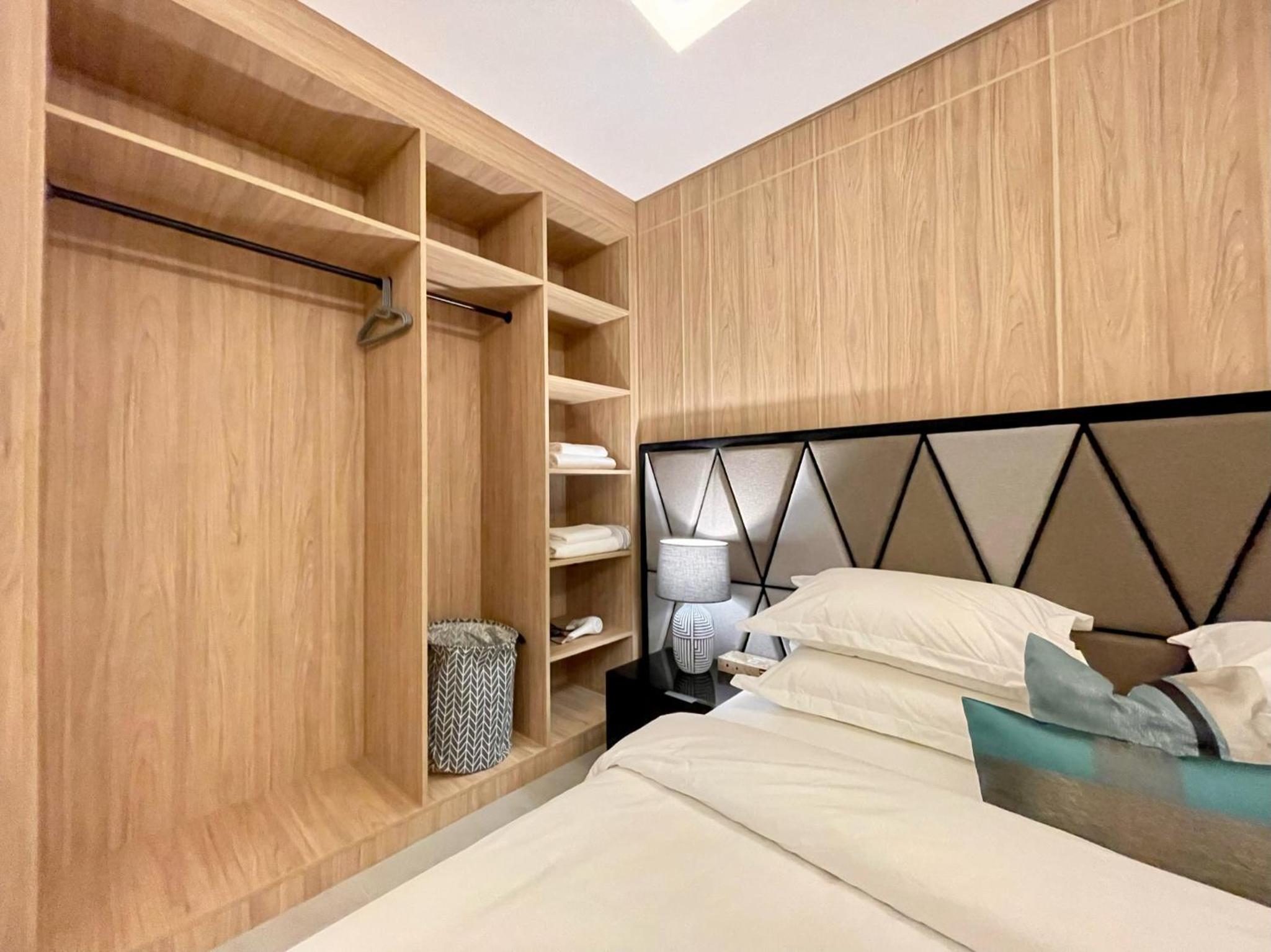C Living - Executive - AQIQ