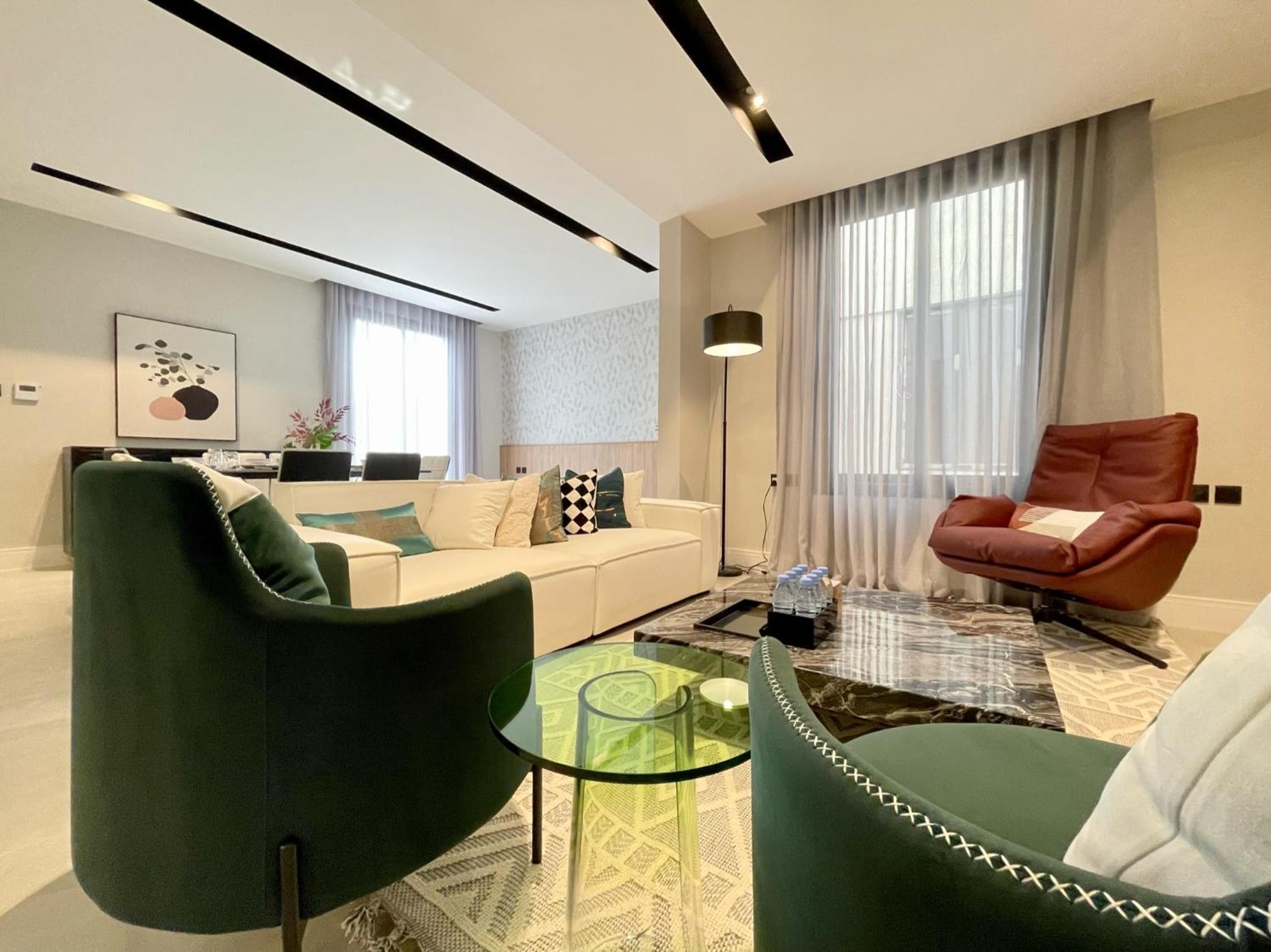 C Living - Executive - AQIQ